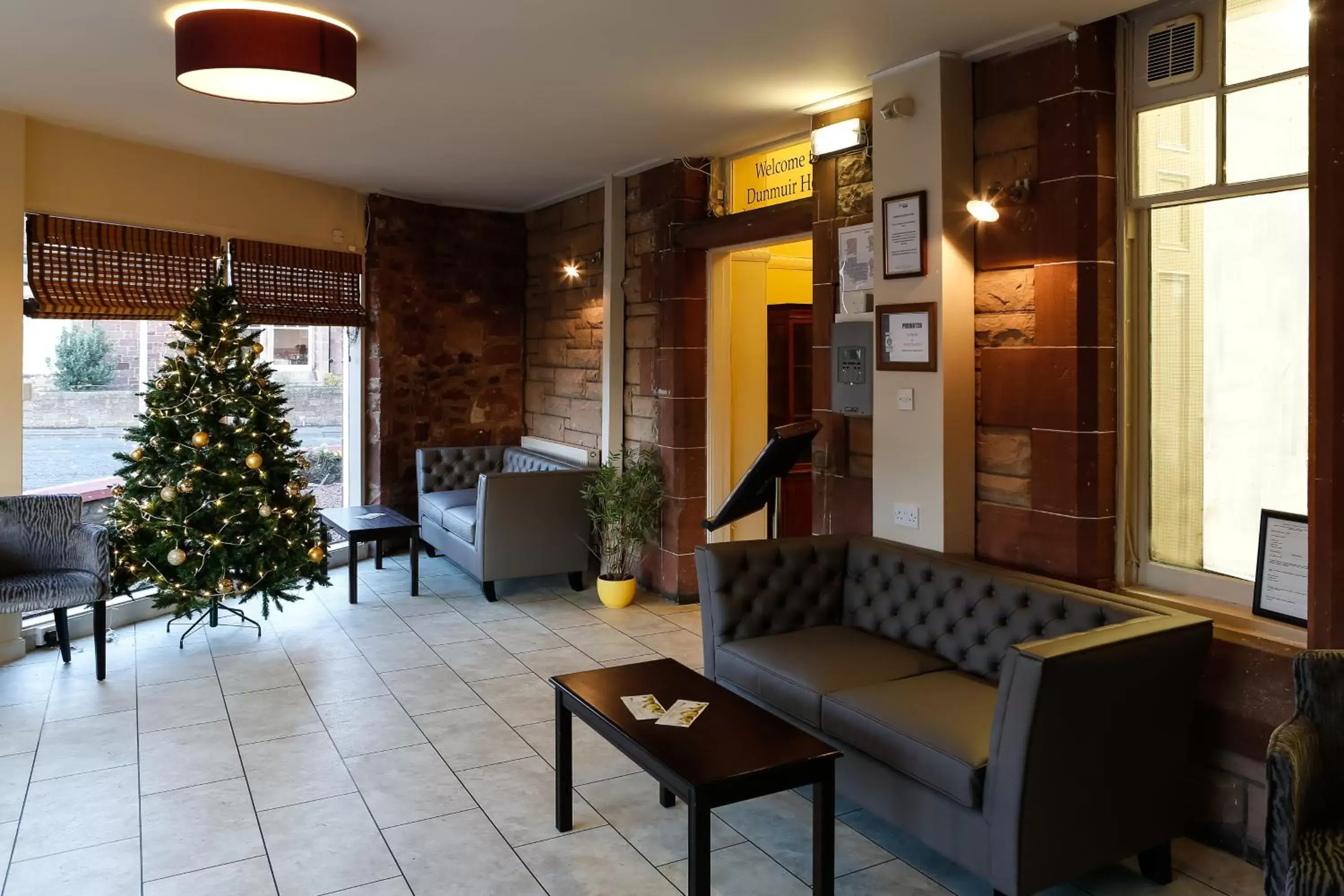 Winter, Lobby/Reception in Dunmuir Hotel