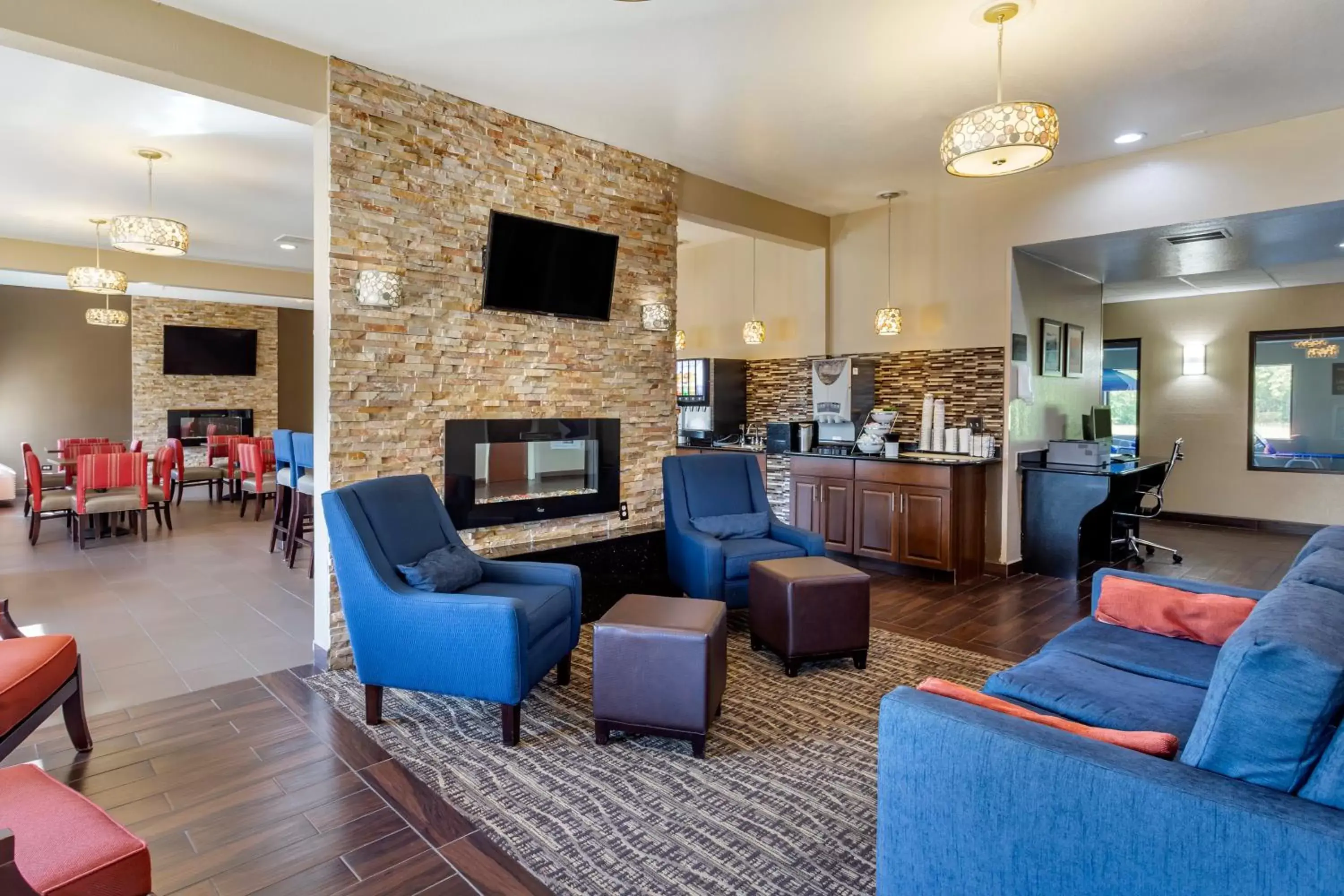 Breakfast, Seating Area in Comfort Inn & Suites North Aurora - Naperville