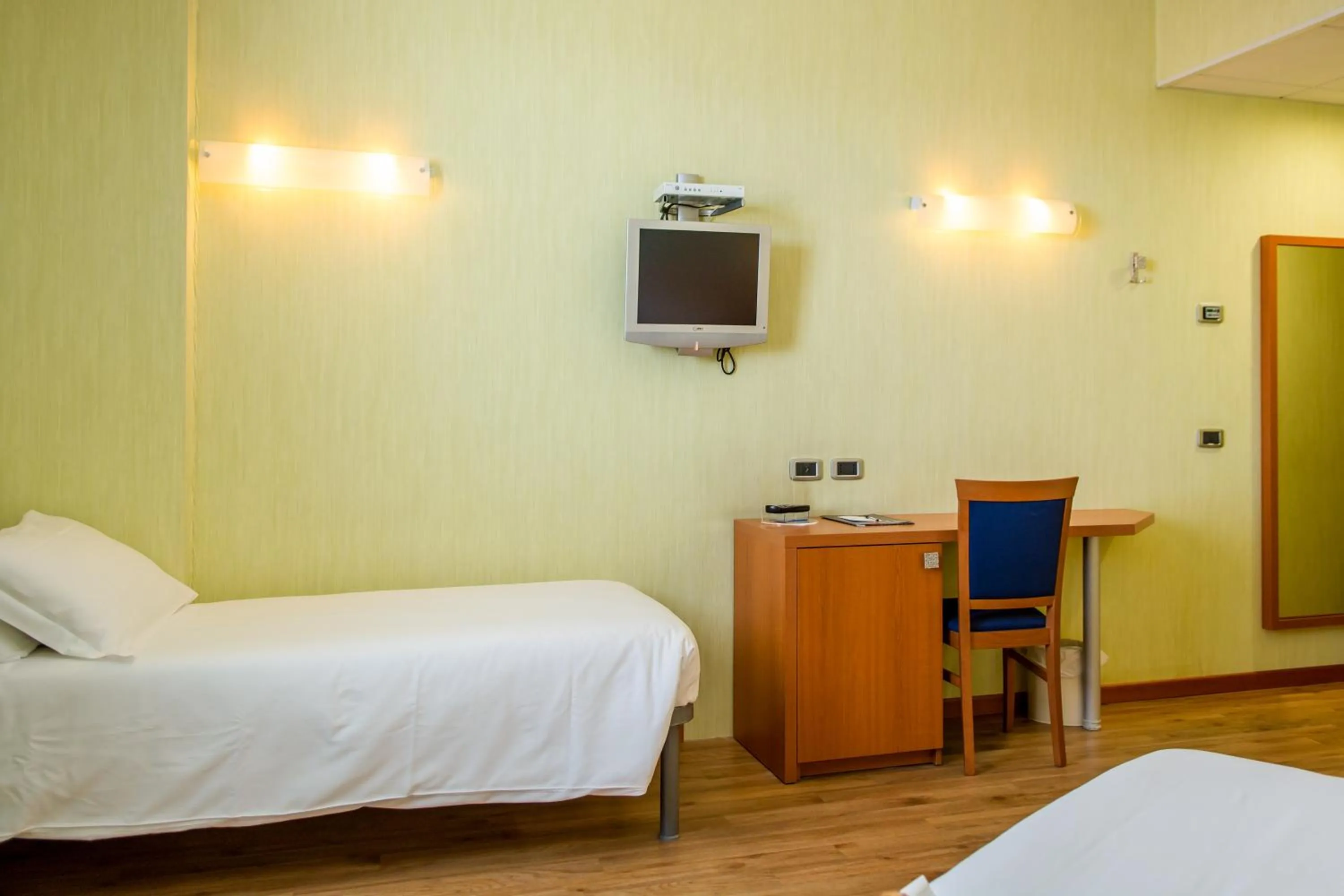 Bedroom, Bed in Hotel Concorde