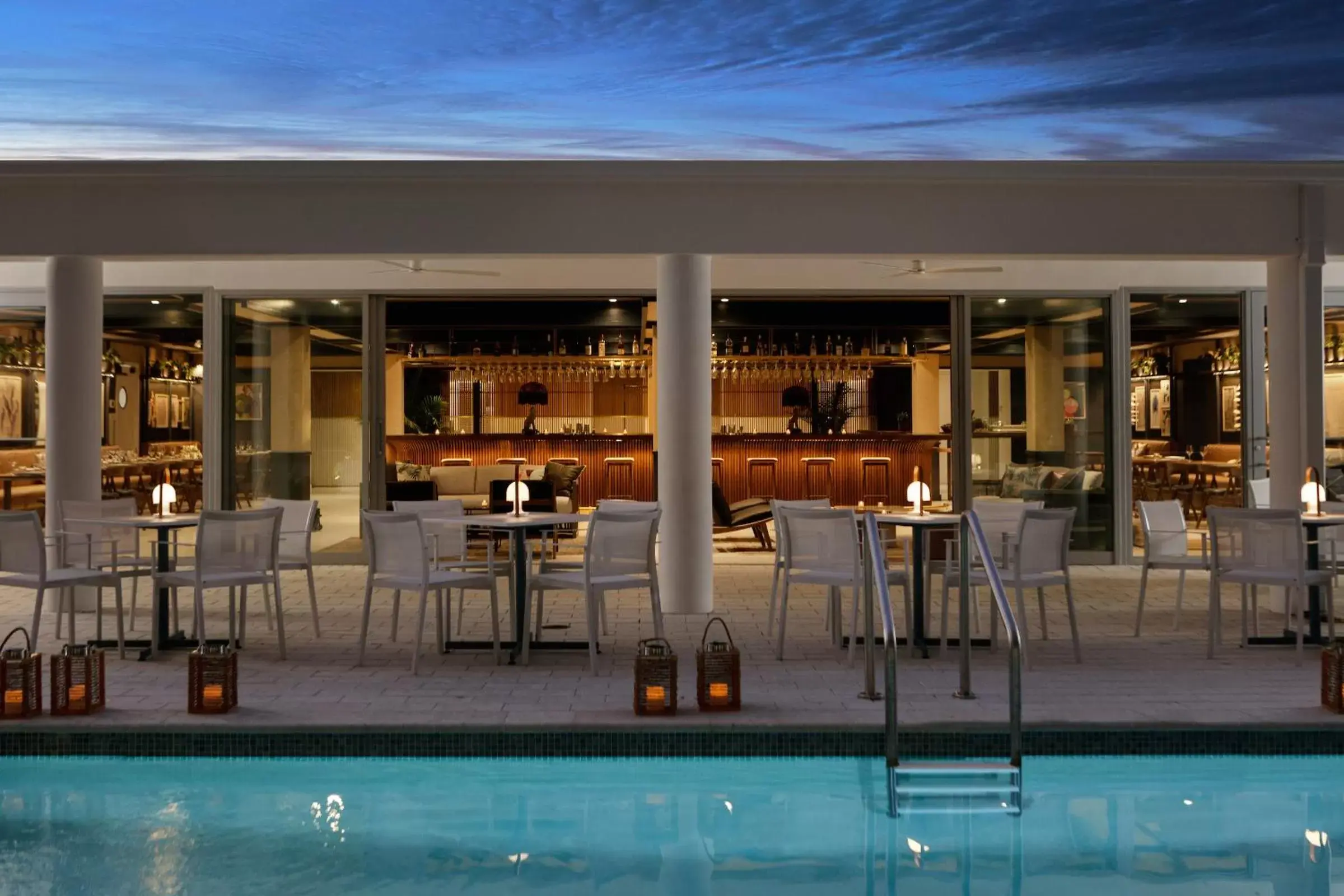 Lounge or bar, Swimming Pool in The Kimpton Shorebreak Fort Lauderdale Beach Resort