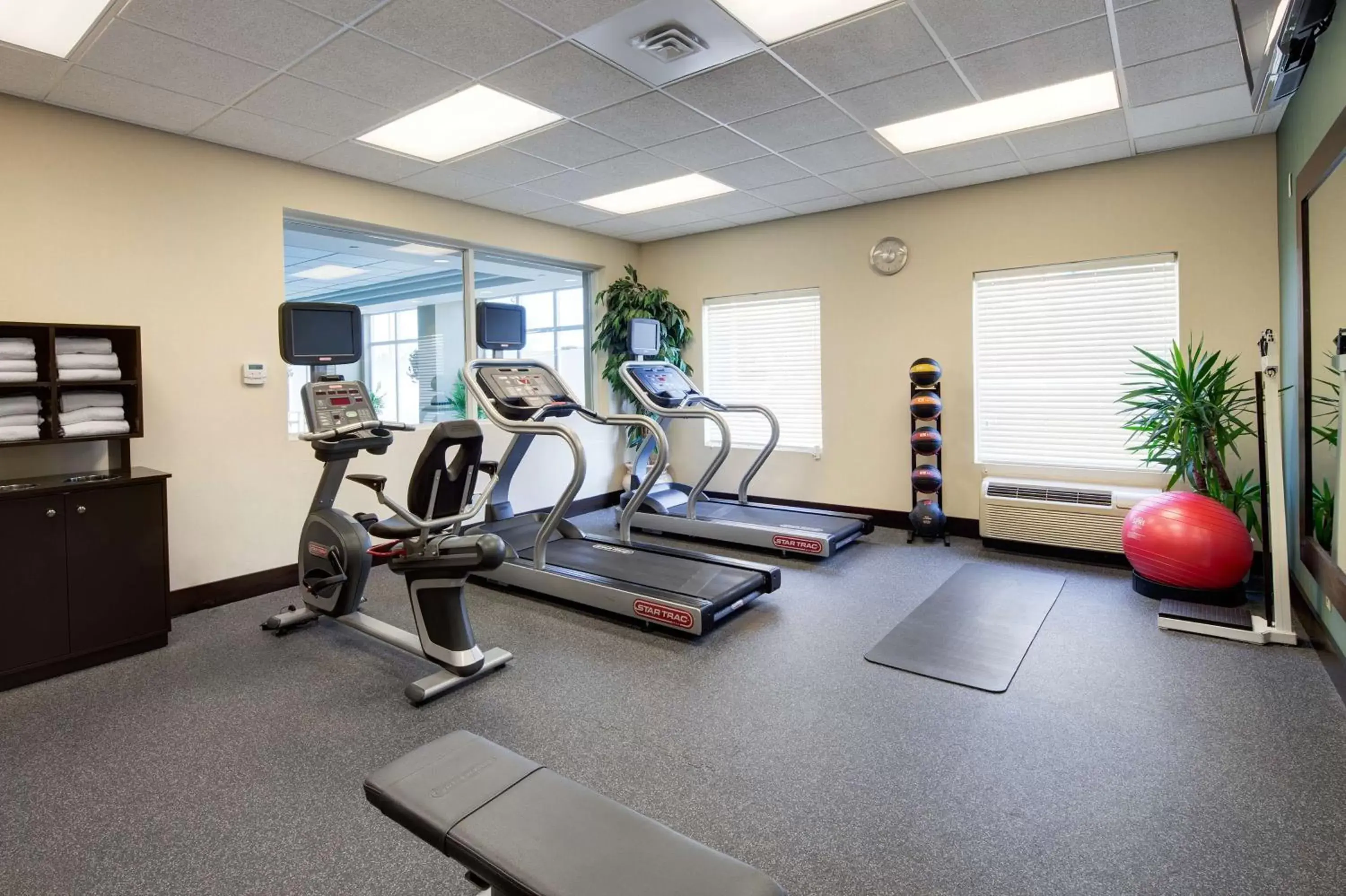 Fitness centre/facilities, Fitness Center/Facilities in Hampton Inn & Suites by Hilton Toronto Airport
