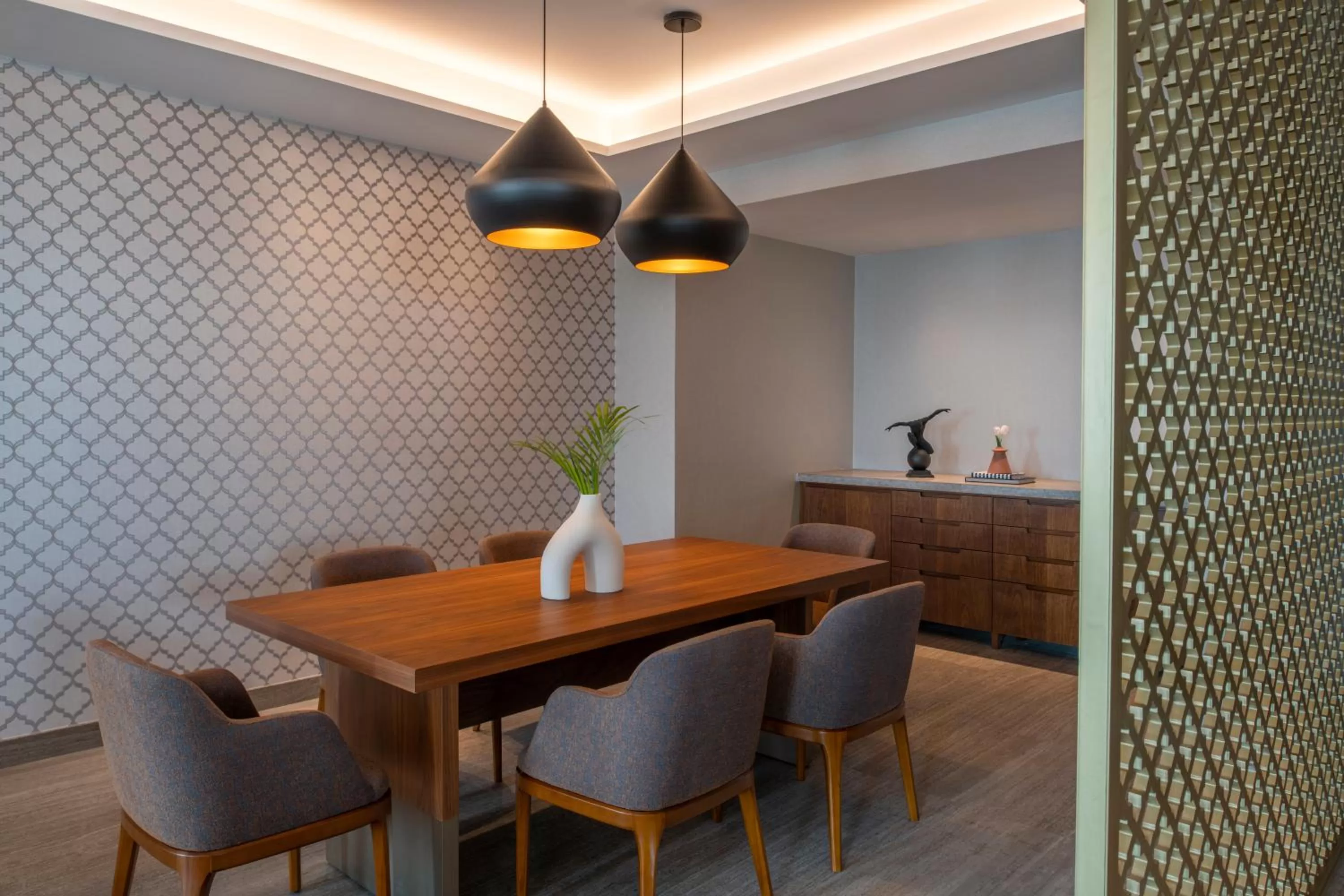 Dining area in Abesq Doha Hotel and Residences, an IHG Hotel