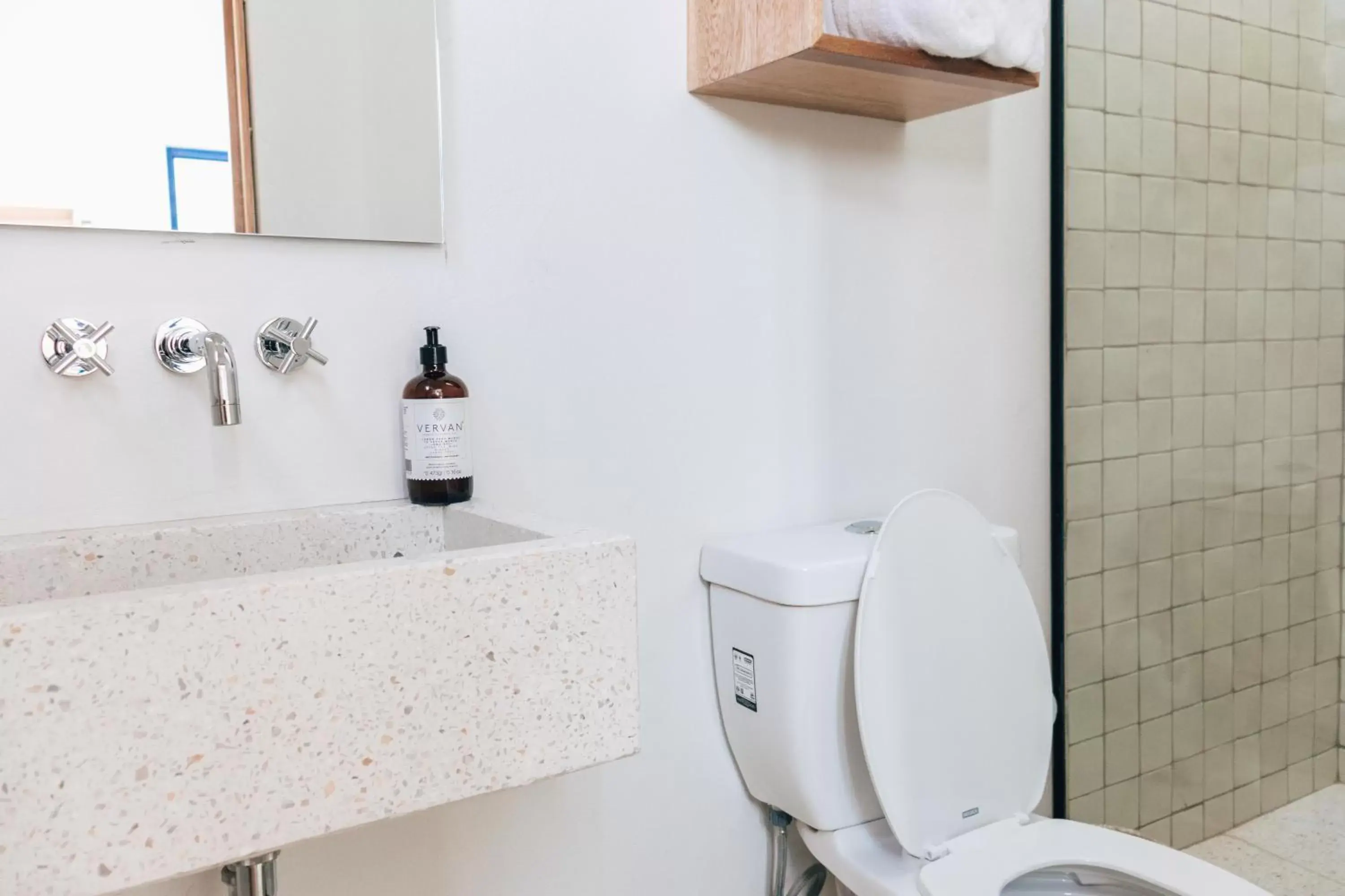 Bathroom in Casa Kali by Barrio México