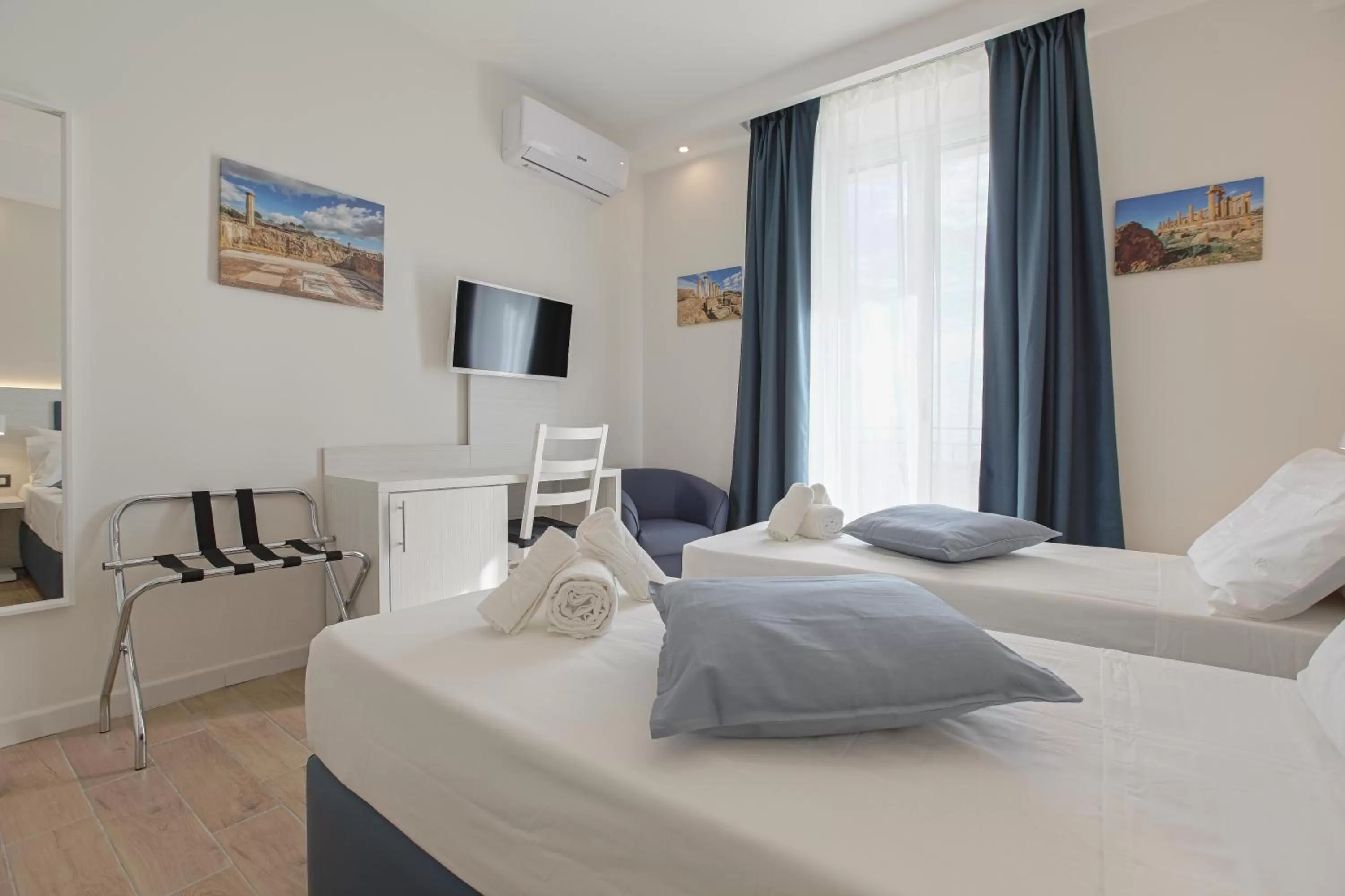 Photo of the whole room in Esseneto Rooms