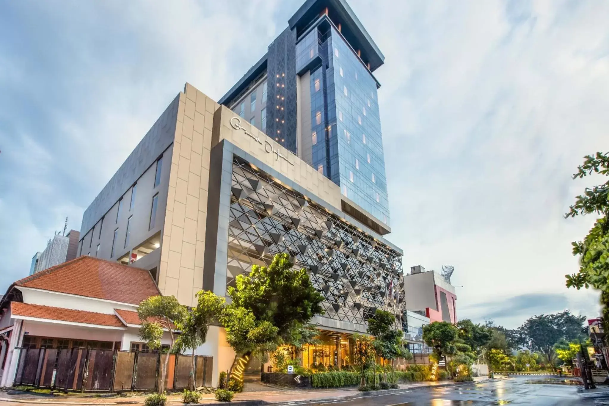 Property Building in Grand Dafam Signature Surabaya