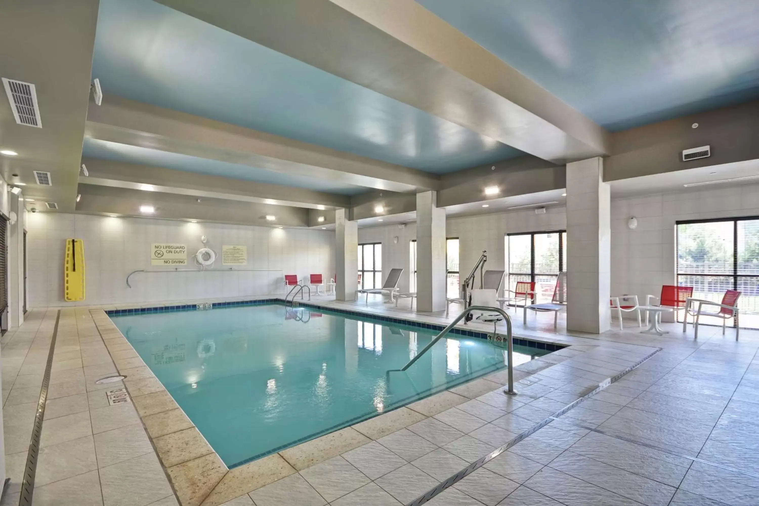 Pool view, Swimming Pool in Hampton Inn Blue Ash/Cincinnati, OH