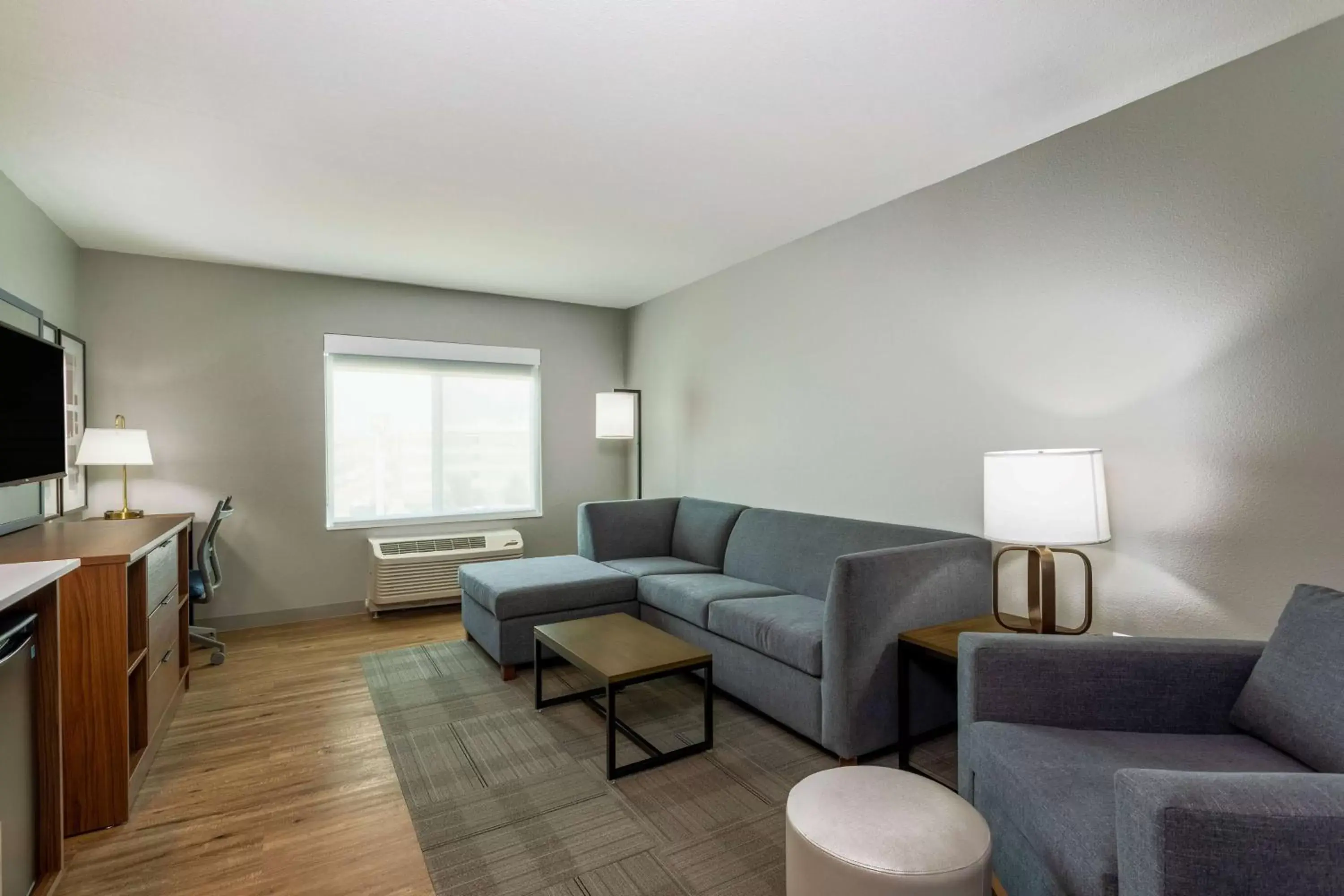 Photo of the whole room, Seating Area in AmericInn by Wyndham San Angelo