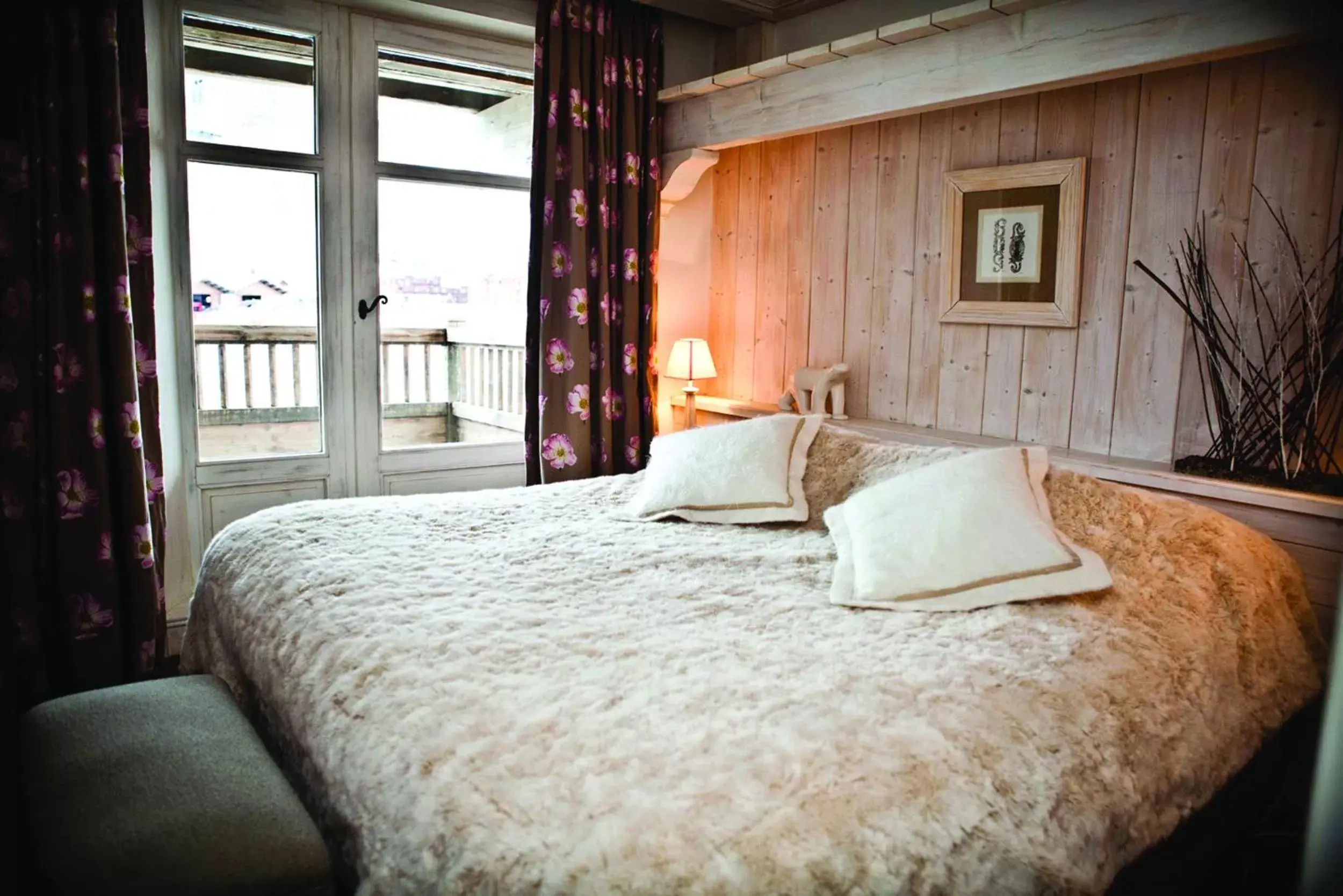 Day, Bed in Hôtel Les Barmes De l'Ours