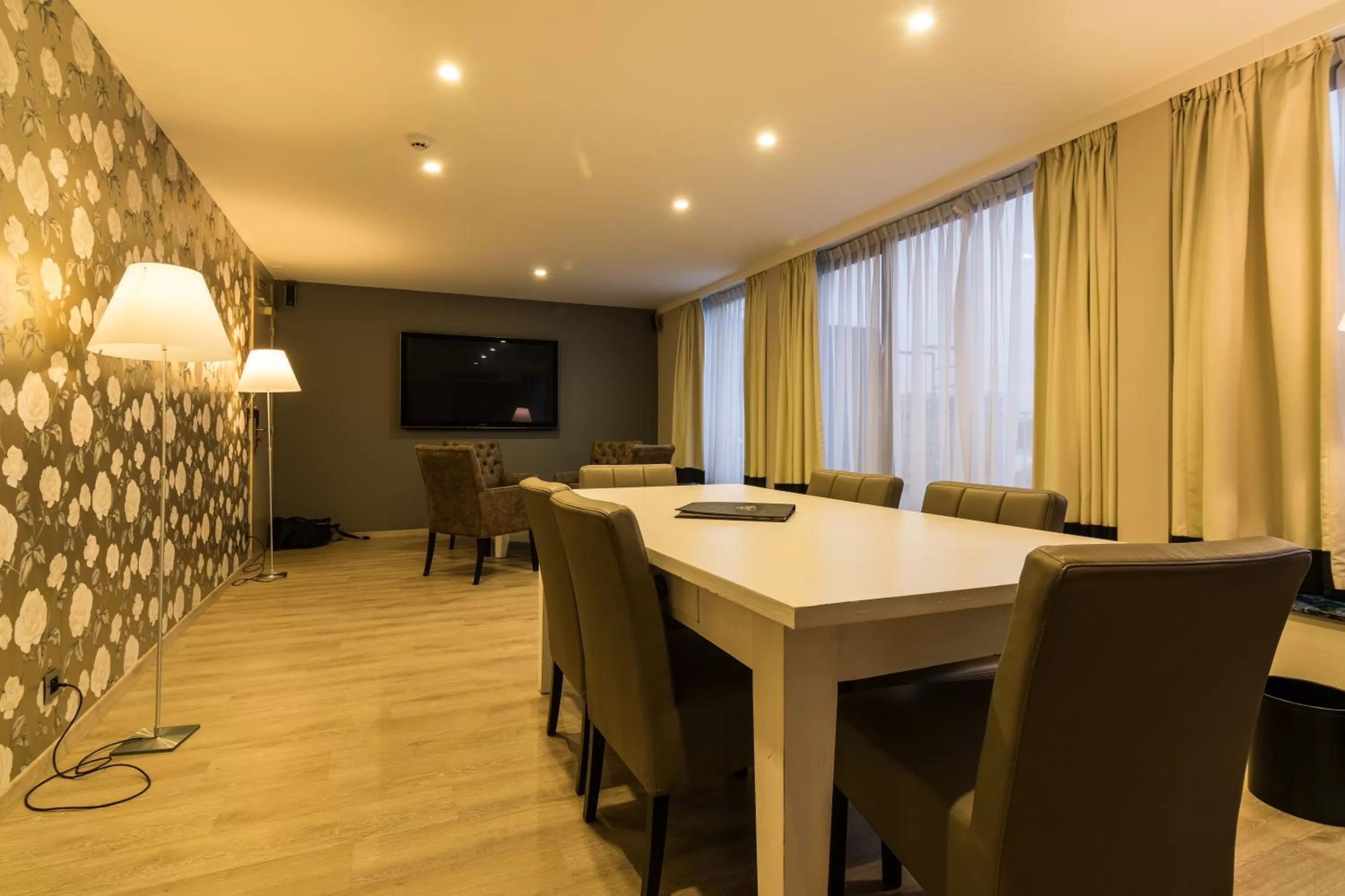 Dining area in De Keyser Hotel