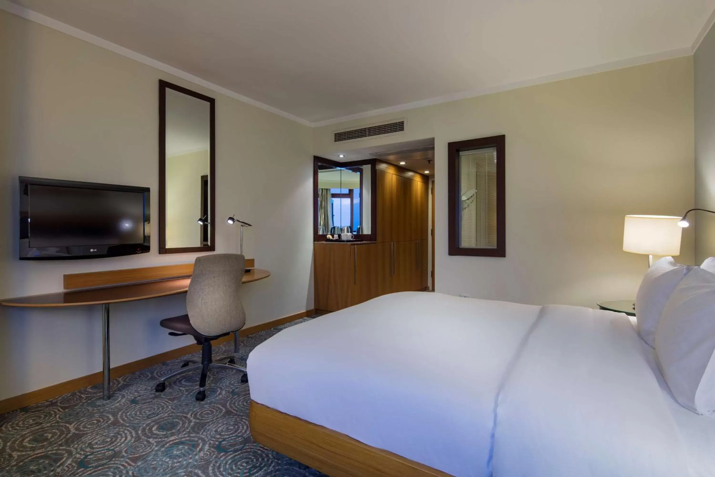 Bedroom, Bed in Mersin HiltonSA