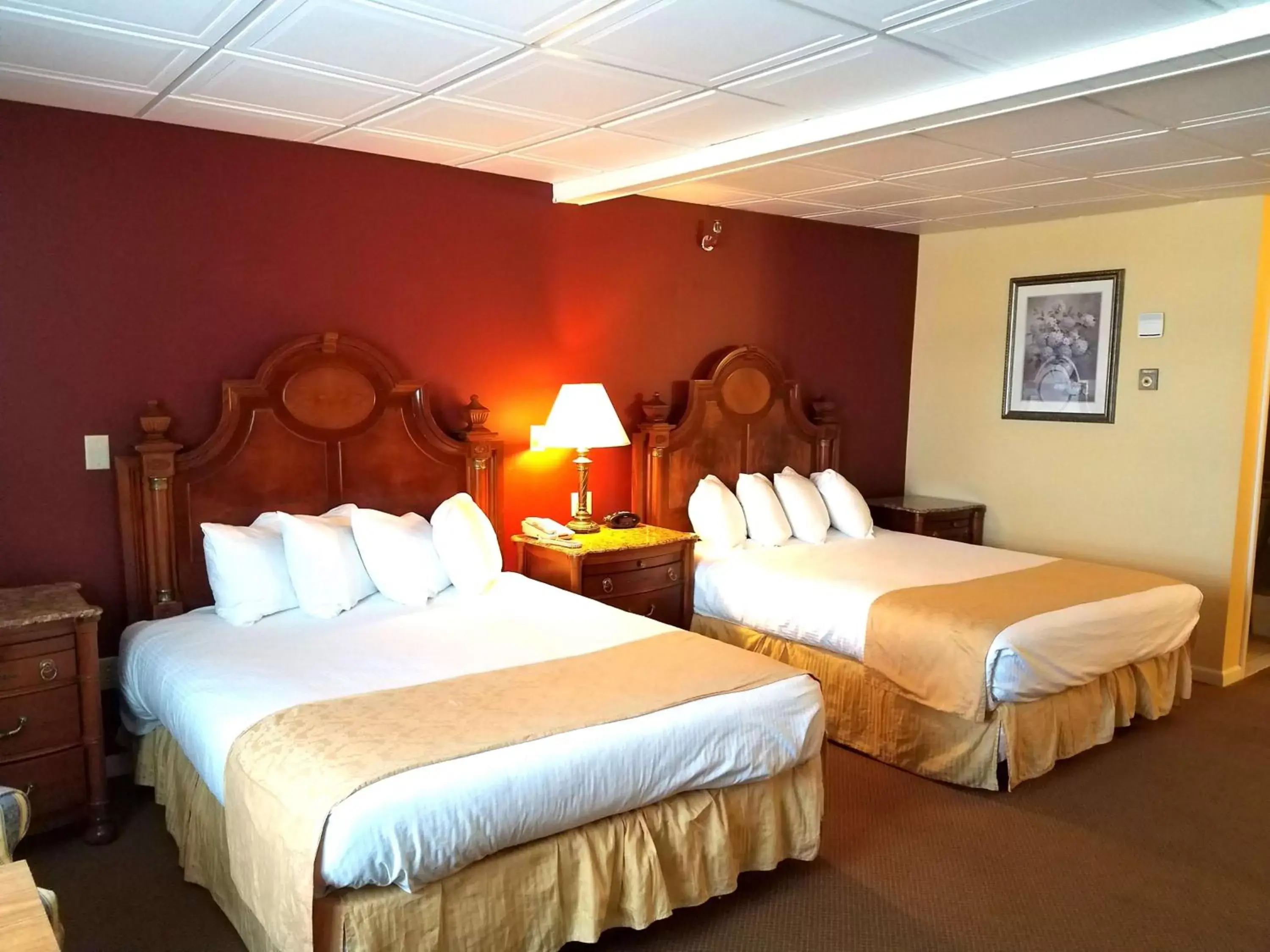Photo of the whole room, Bed in Best Western White House Inn