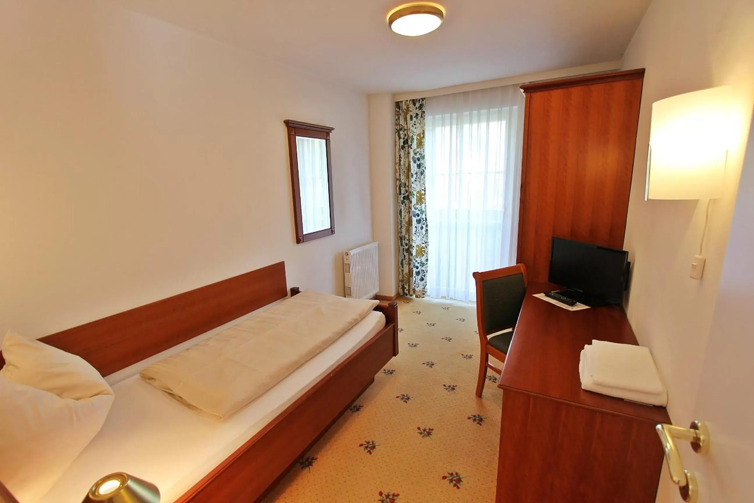 Photo of the whole room, Bed in Landhotel Post Ebensee am Traunsee ***S