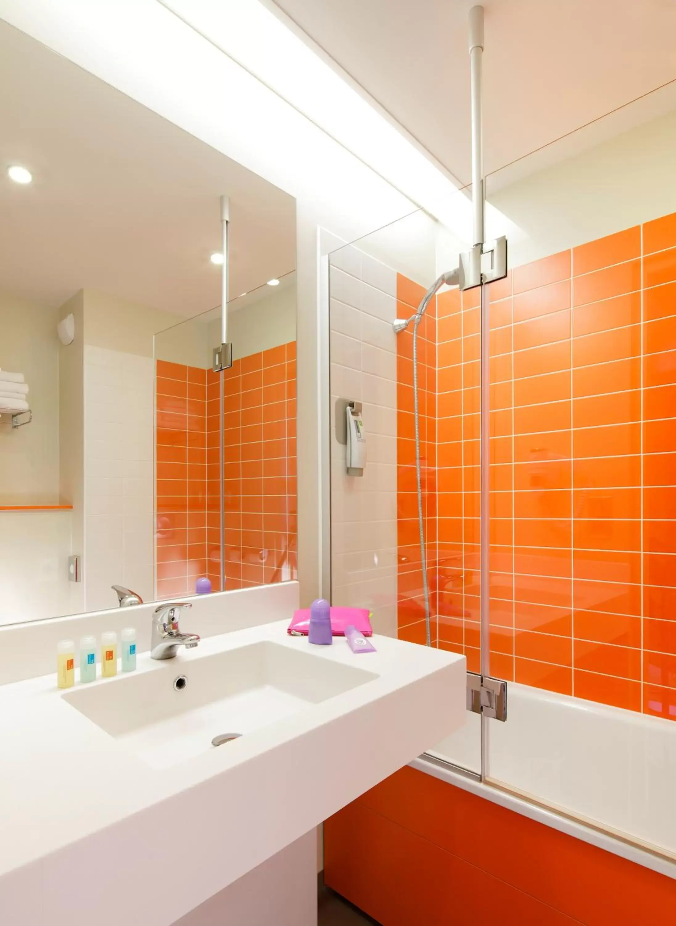 Bathroom in ibis Styles Tours Centre