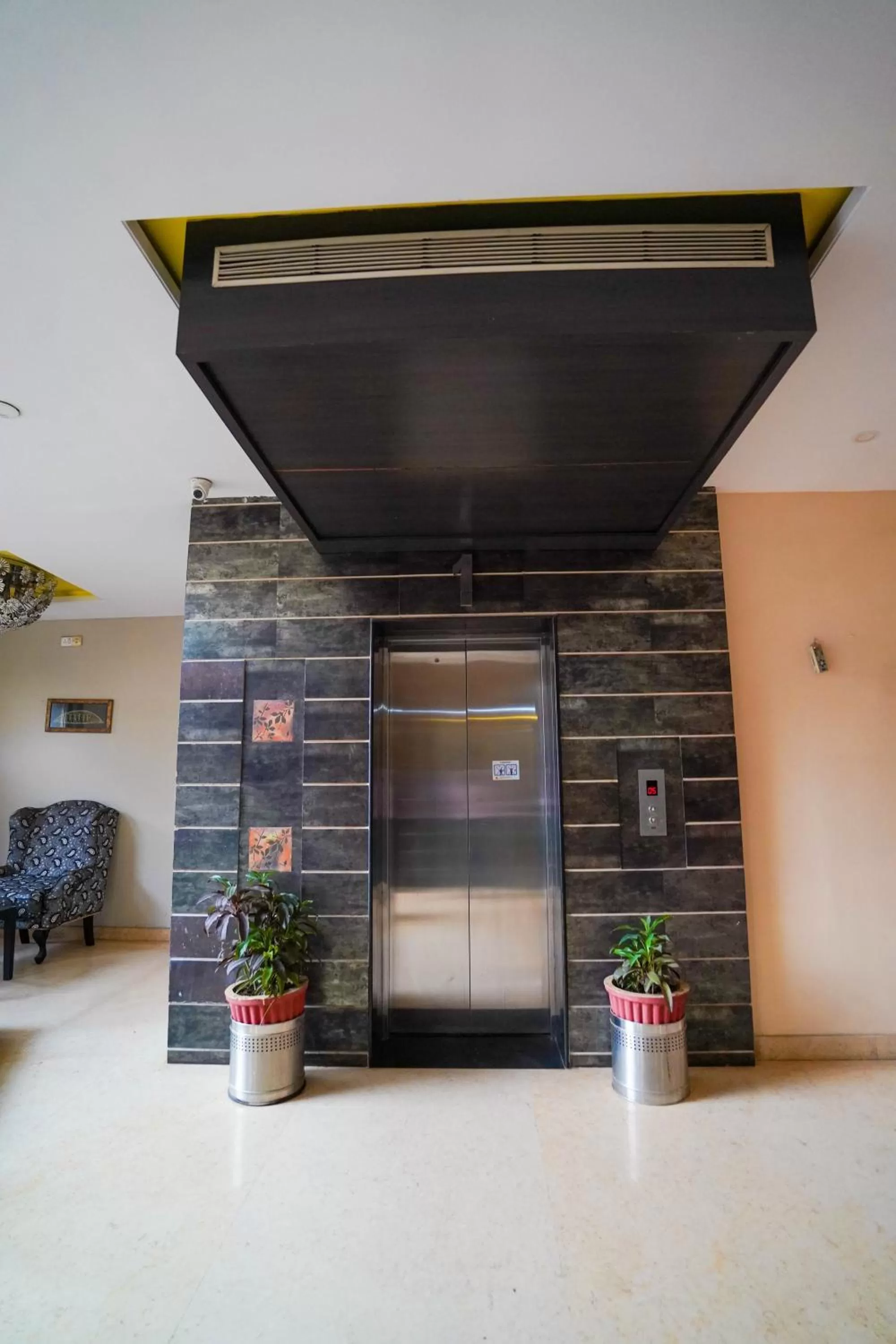 elevator in Hotel Floret Inn