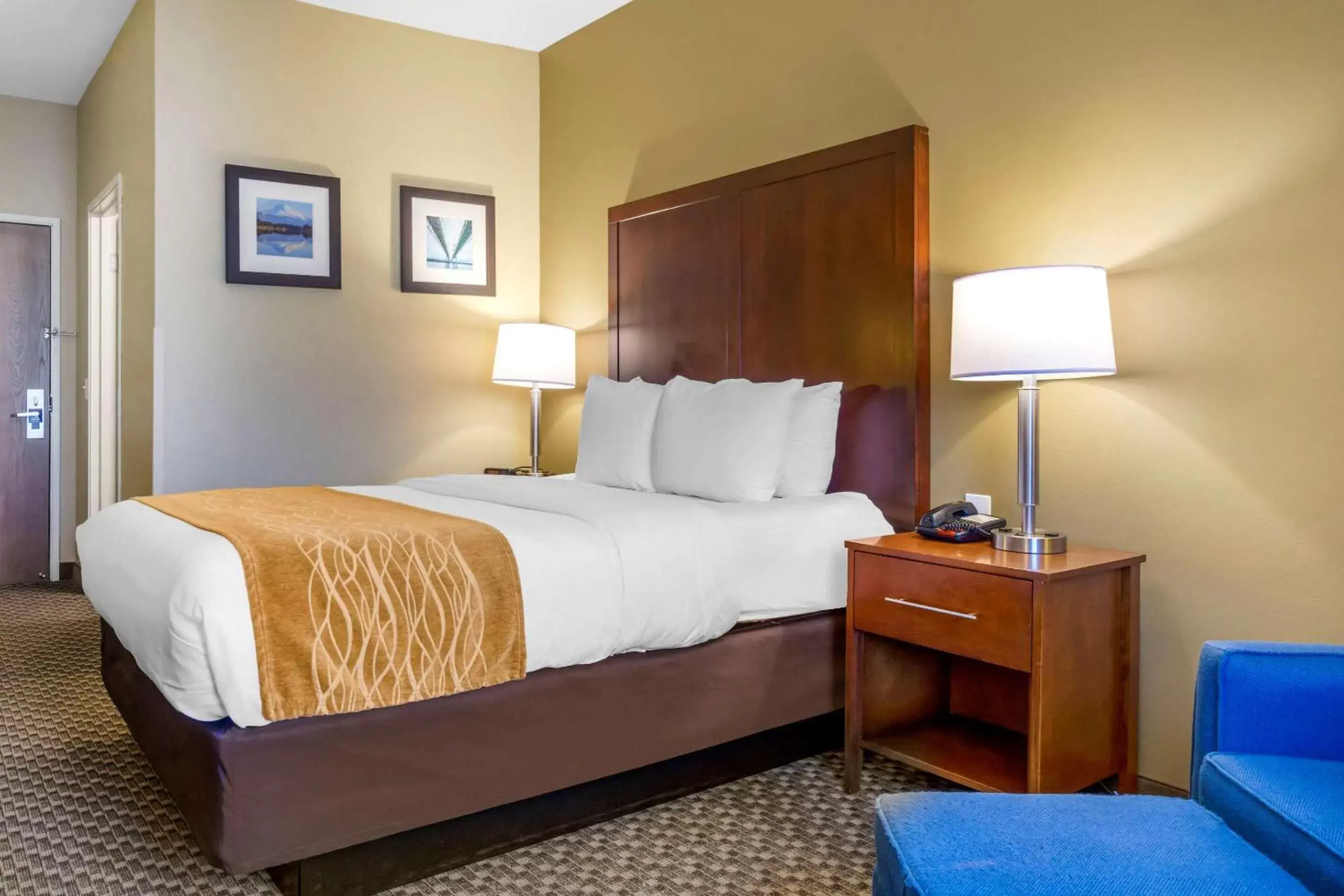 Photo of the whole room, Bed in Comfort Inn Auburn – Seattle