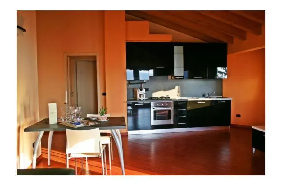 Dining area, Kitchen/Kitchenette in La Marina Resort
