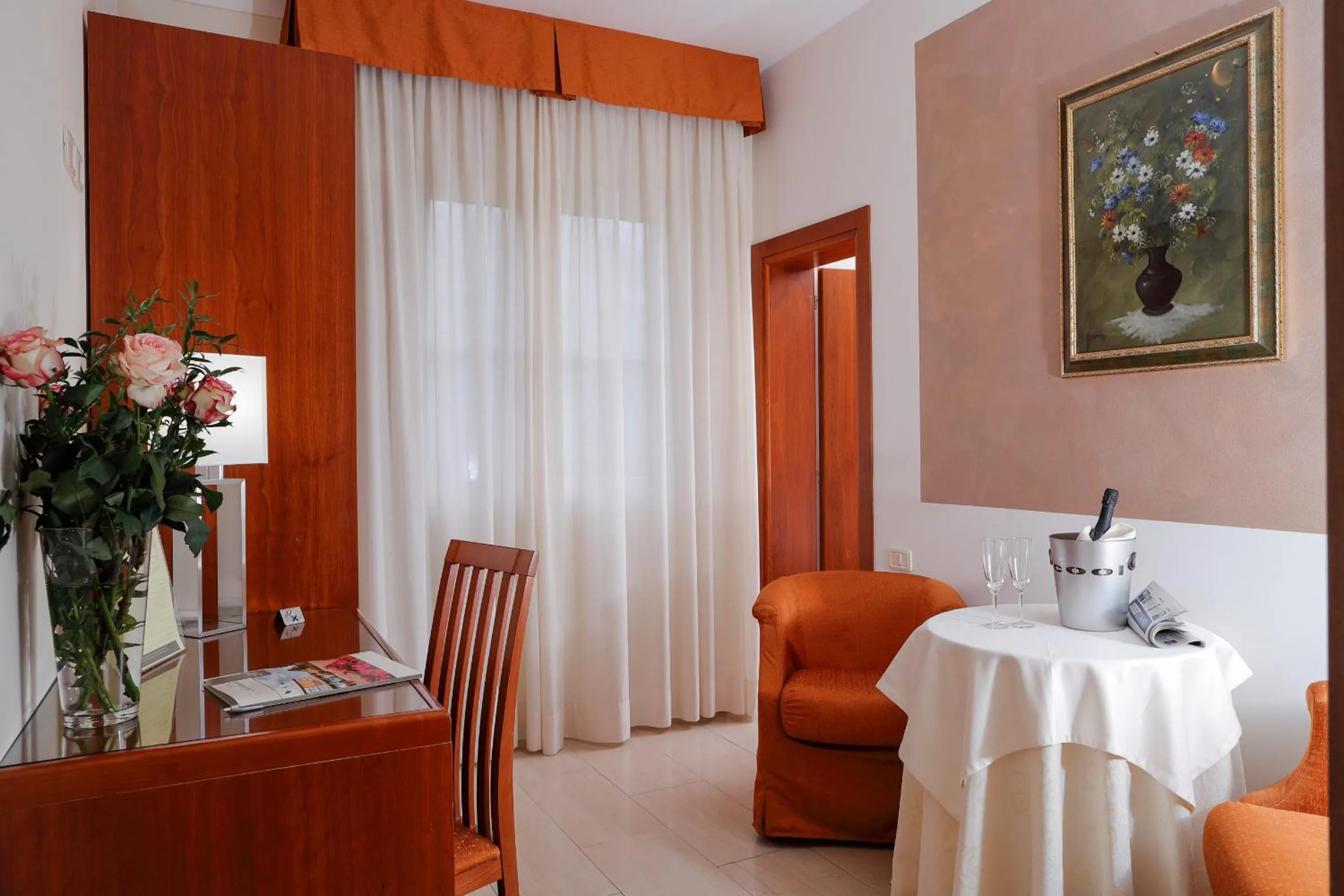 Living room, Bed in Hotel Michelangelo