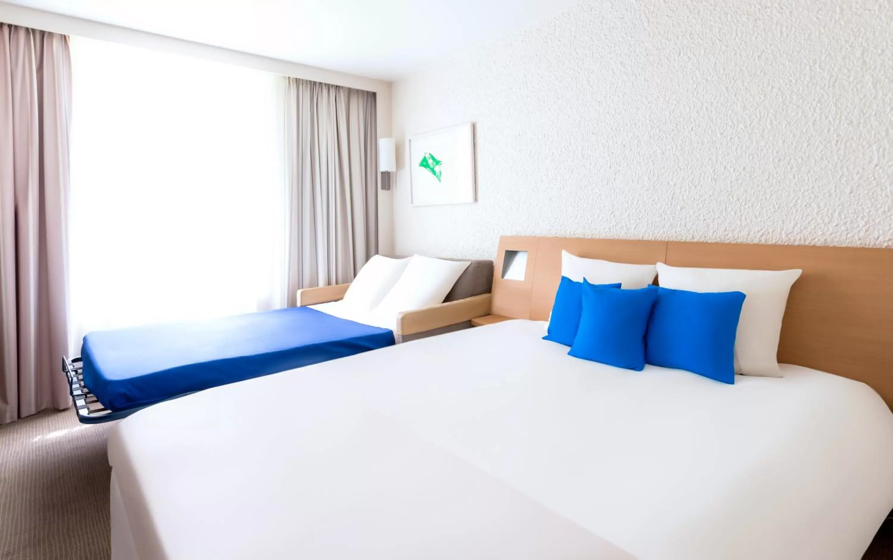 Photo of the whole room, Bed in Novotel Nice Aéroport Cap 3000