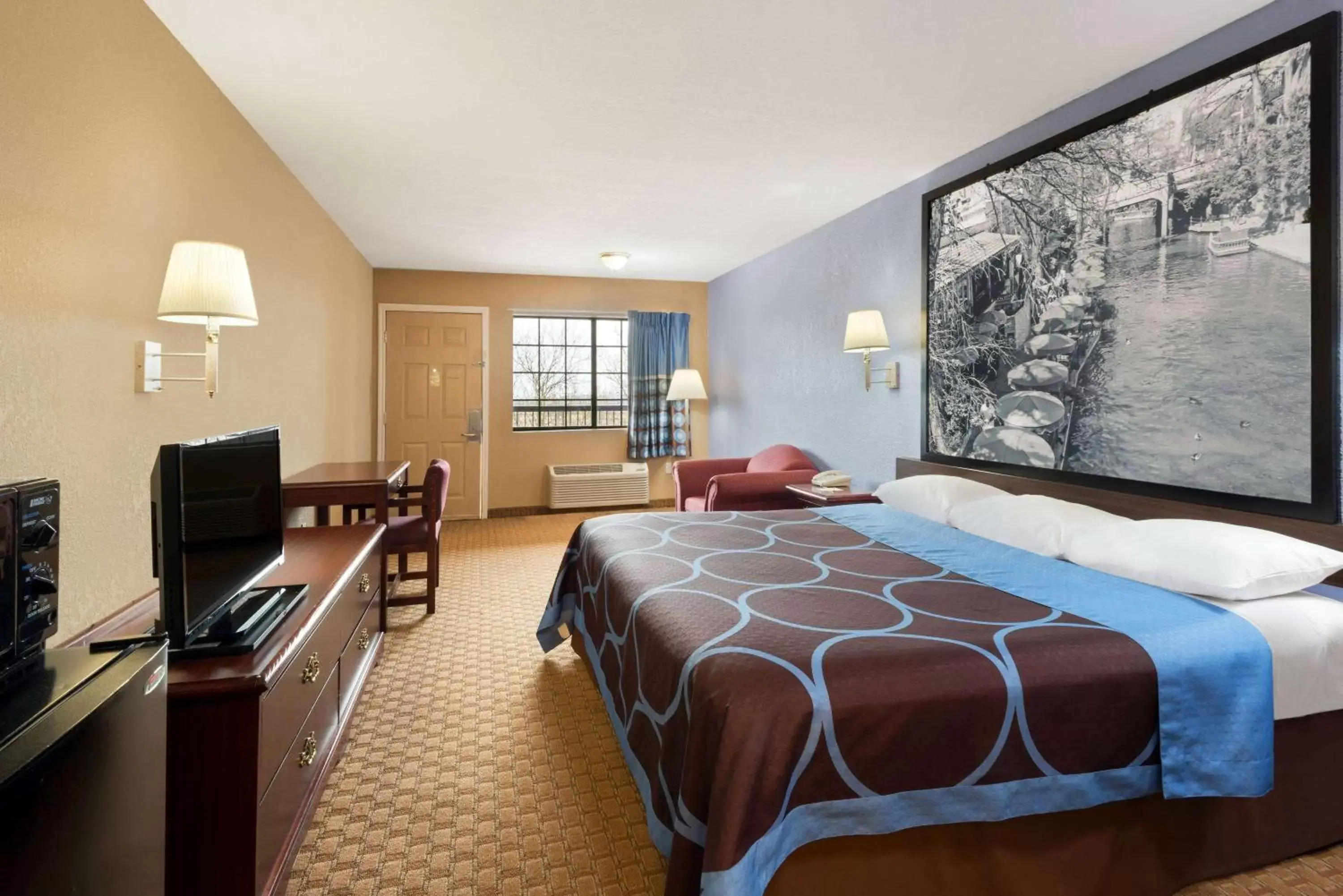 Bedroom in Super 8 by Wyndham San Antonio/Riverwalk Area
