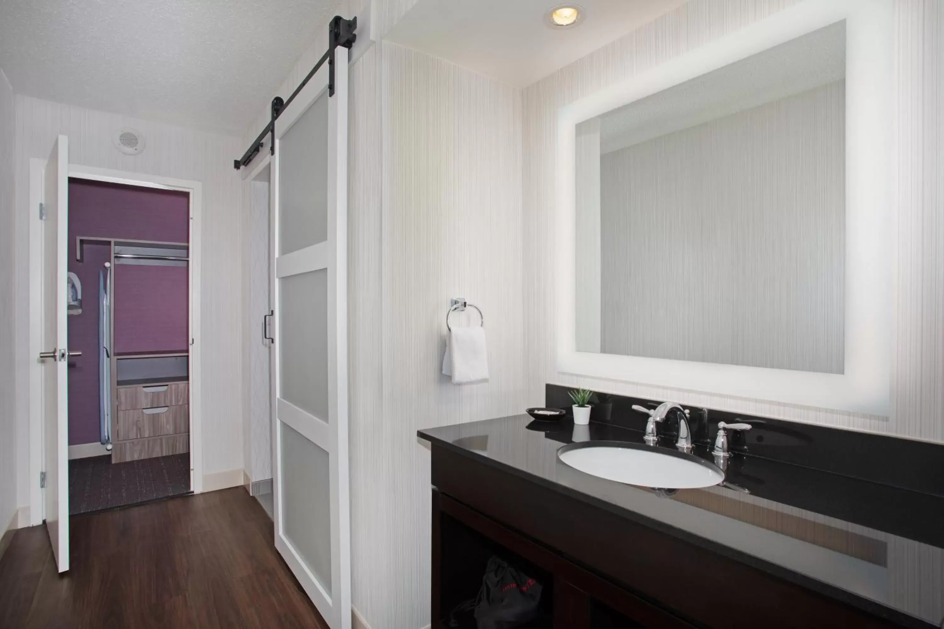 Photo of the whole room, Bathroom in Crowne Plaza Kansas City Downtown, an IHG Hotel