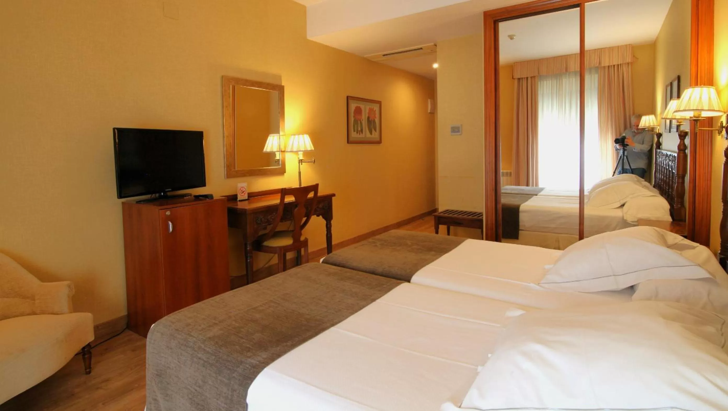 Bed in Hotel Ele Puente Romano de Salamanca