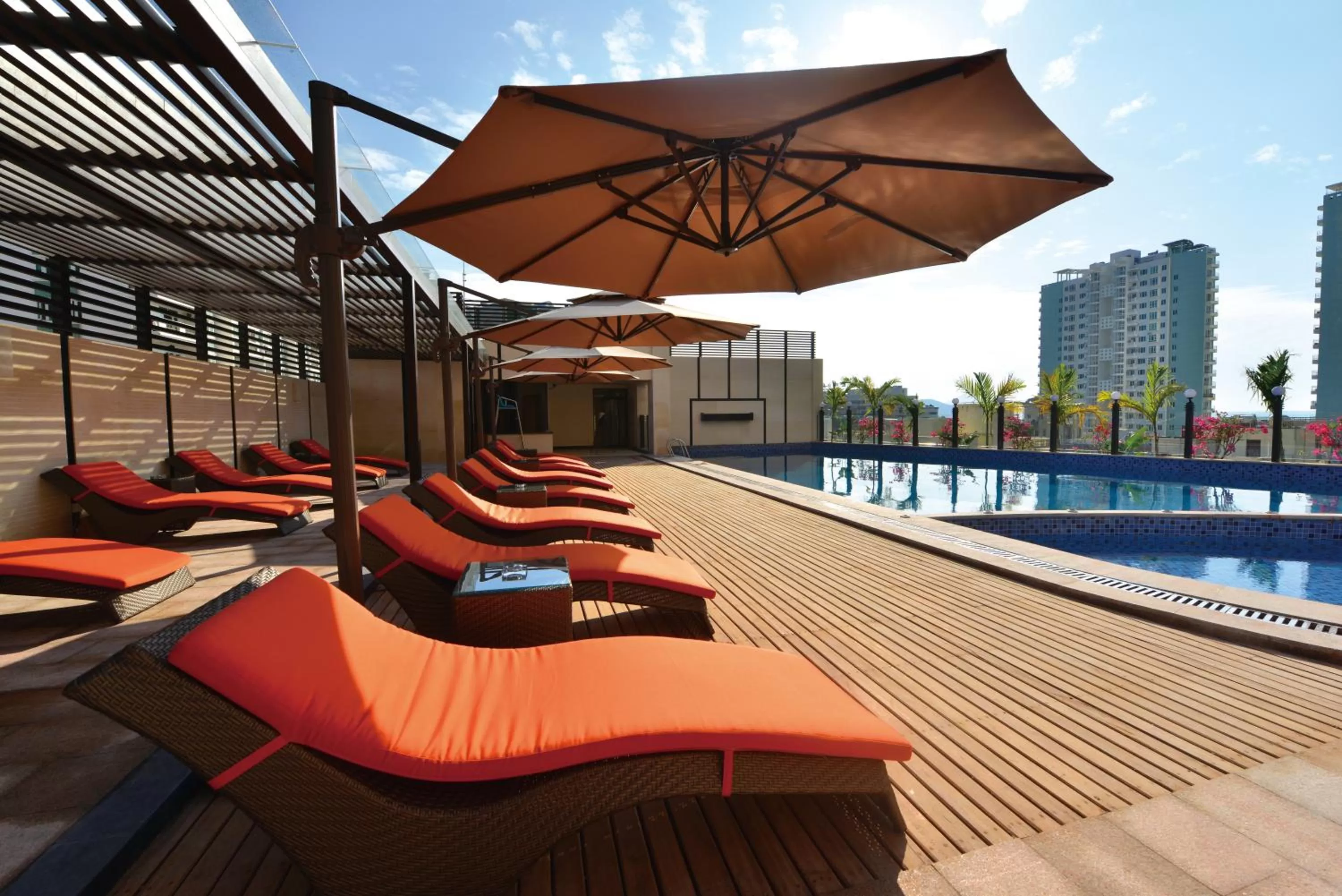 Swimming pool in Barry Boutique Hotel Sanya