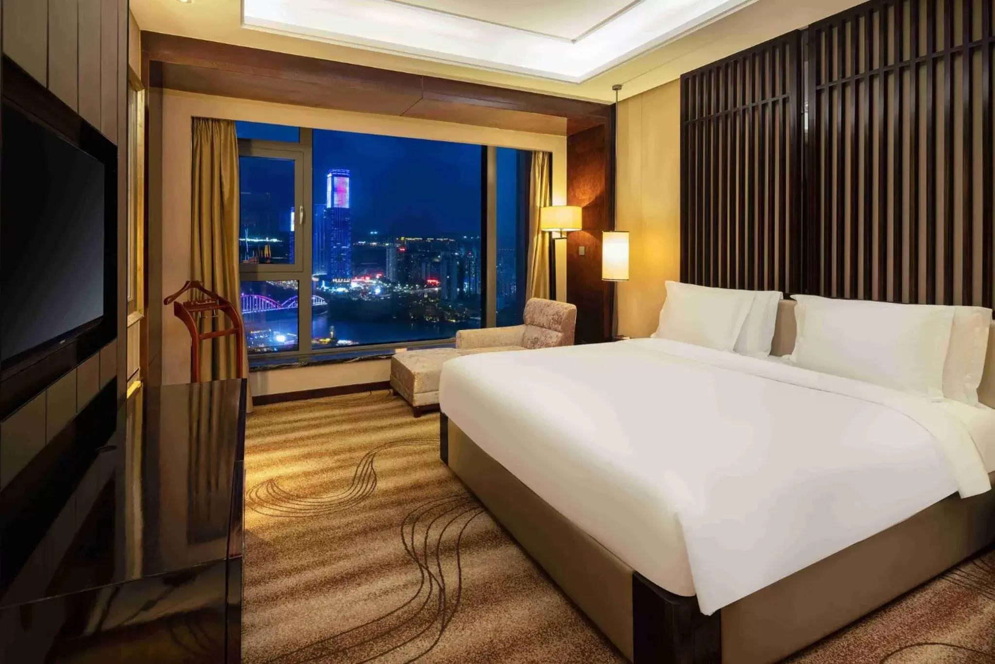 Photo of the whole room, Bed in Crowne Plaza Hotel Lanzhou, an IHG Hotel