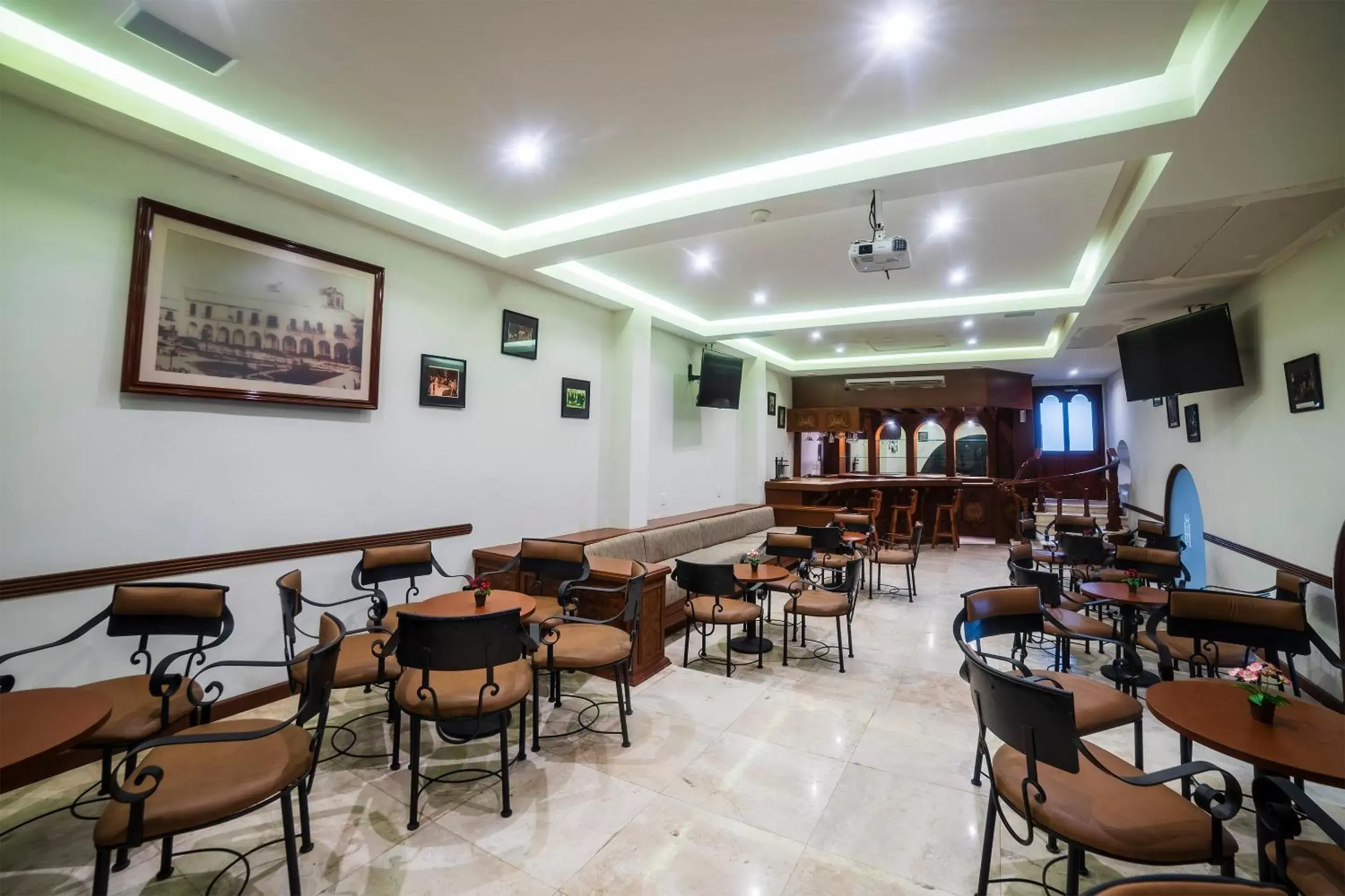 Lounge or bar, Restaurant/Places to Eat in Hotel Imperial