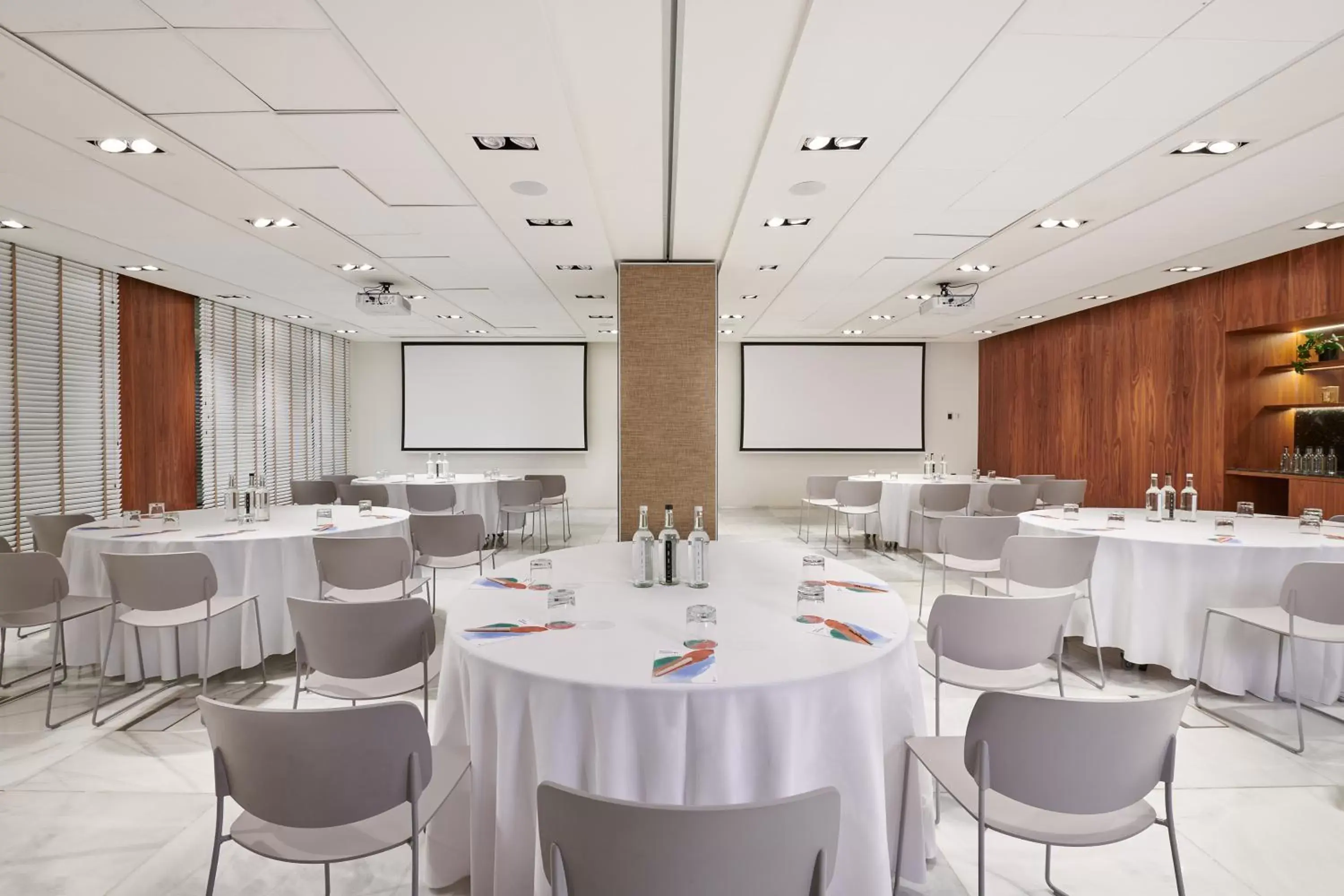 Meeting/conference room in Melia White House Hotel