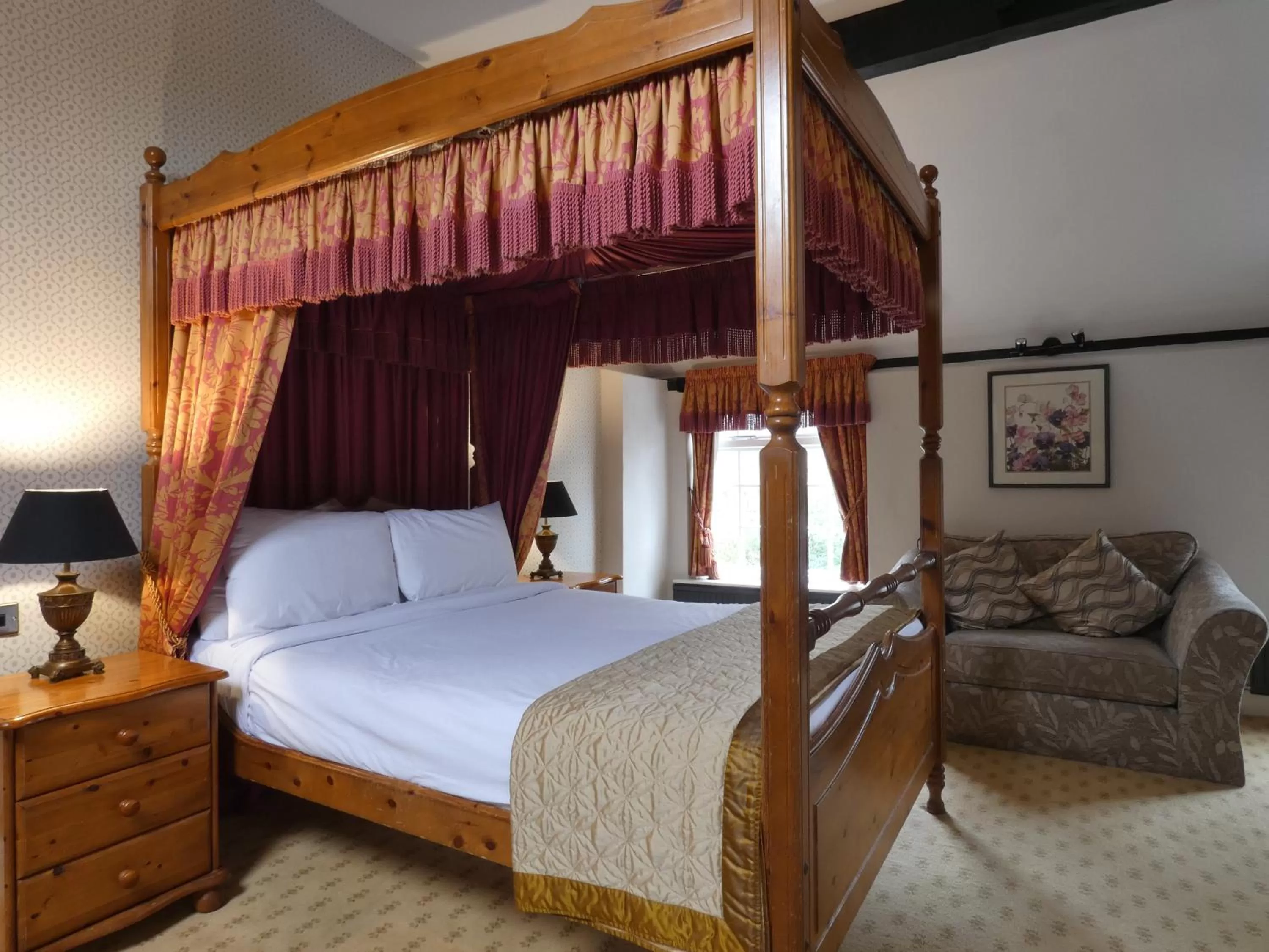 Bed in Marston Farm Hotel