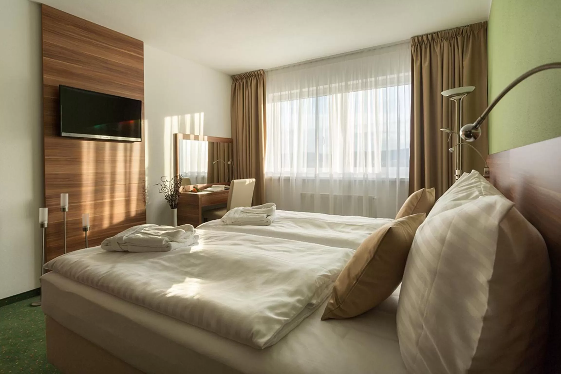 Bedroom, Bed in Kurhotel Pyramide Sibyllenbad