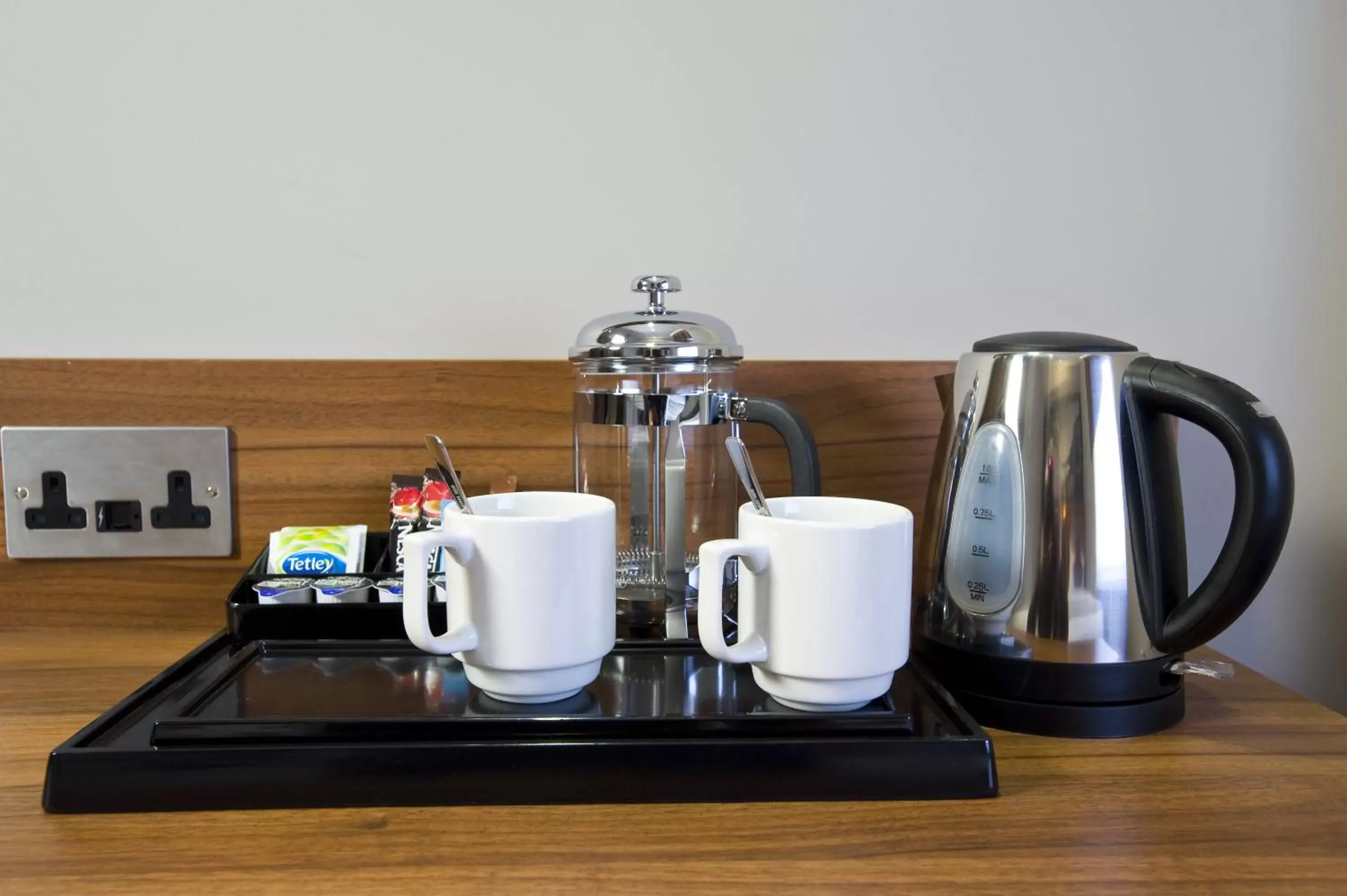Coffee/tea facilities in London Court Hotel