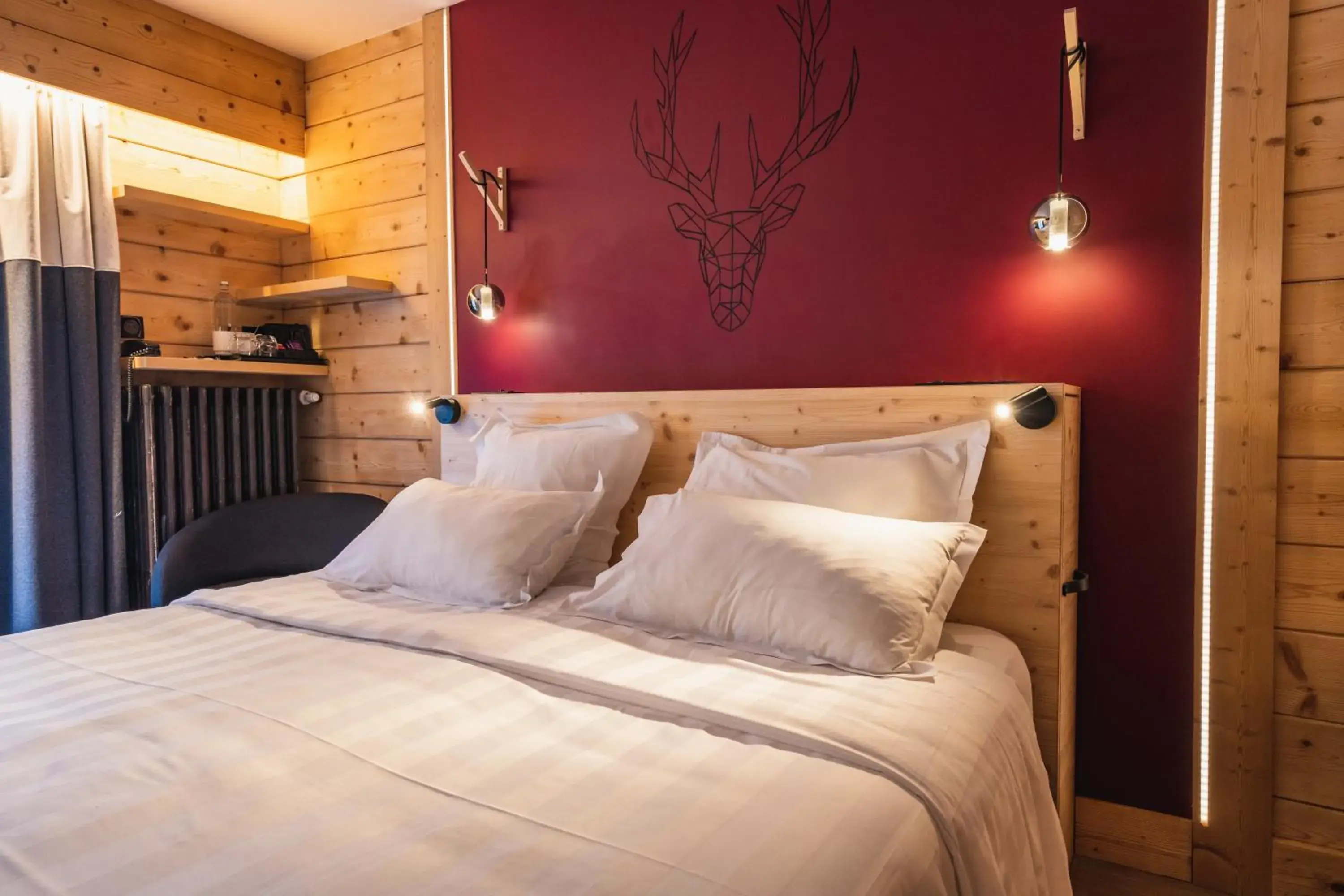 Bedroom, Bed in Chalet-Hotel La Marmotte, La Tapiaz & SPA, The Originals Relais (Hotel-Chalet de Tradition)