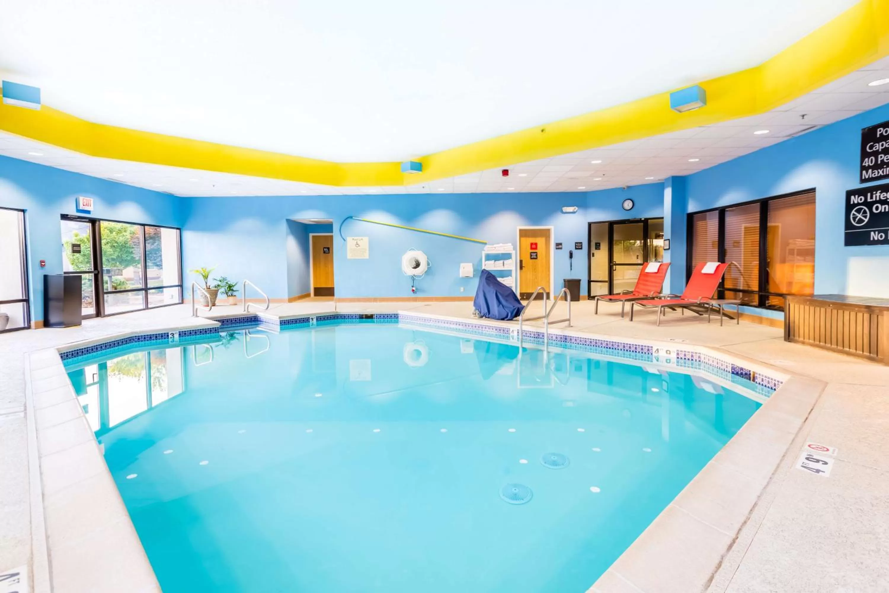 Pool view in Hampton Inn St Charles St Peters