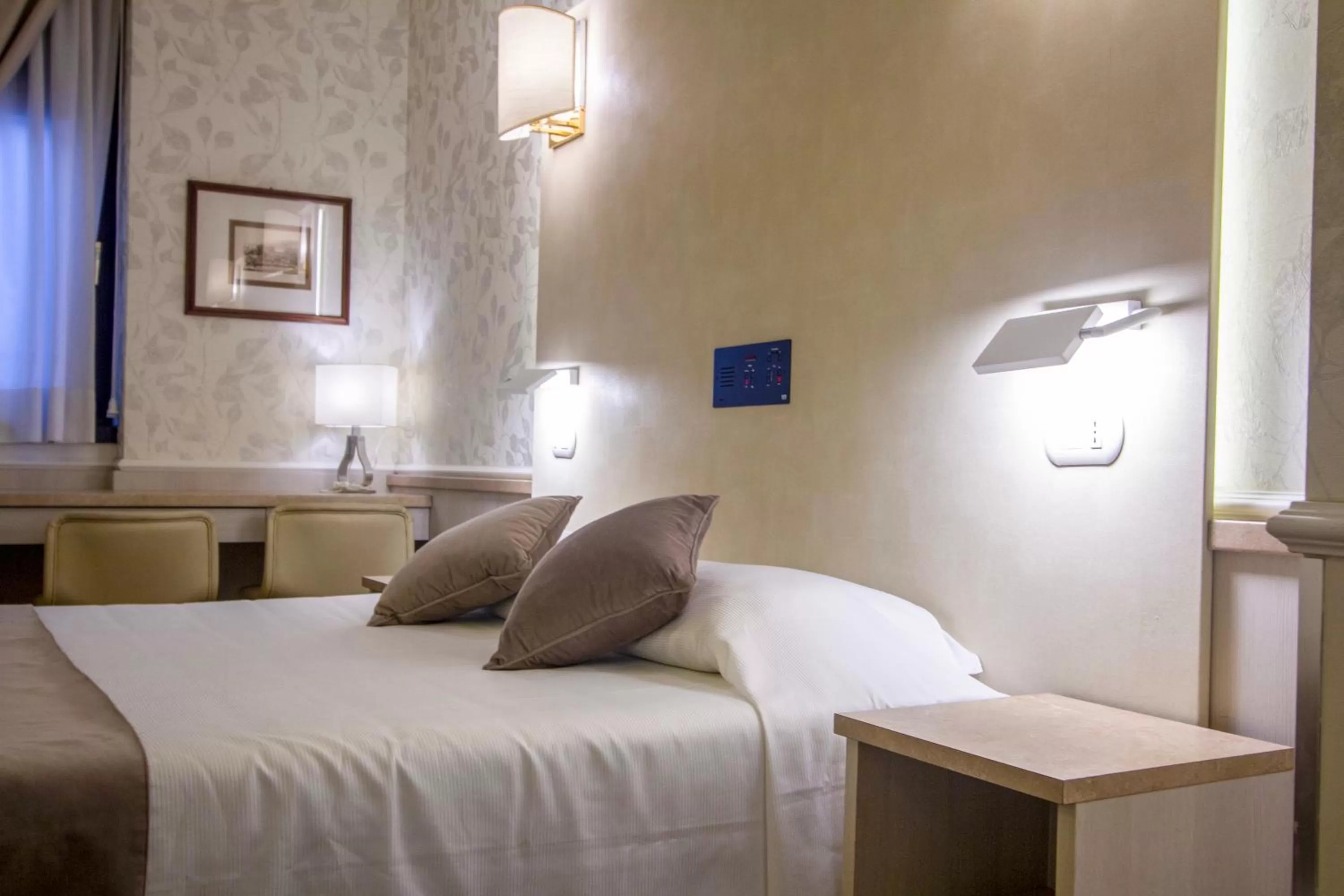 Bedroom, Bed in Hotel Flora