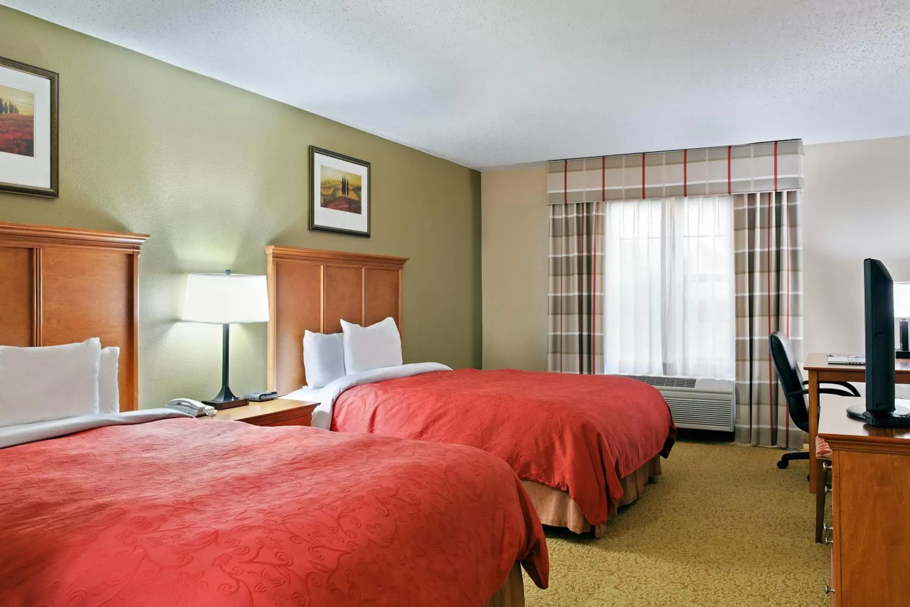 Photo of the whole room, Bed in Country Inn & Suites by Radisson, Sycamore, IL