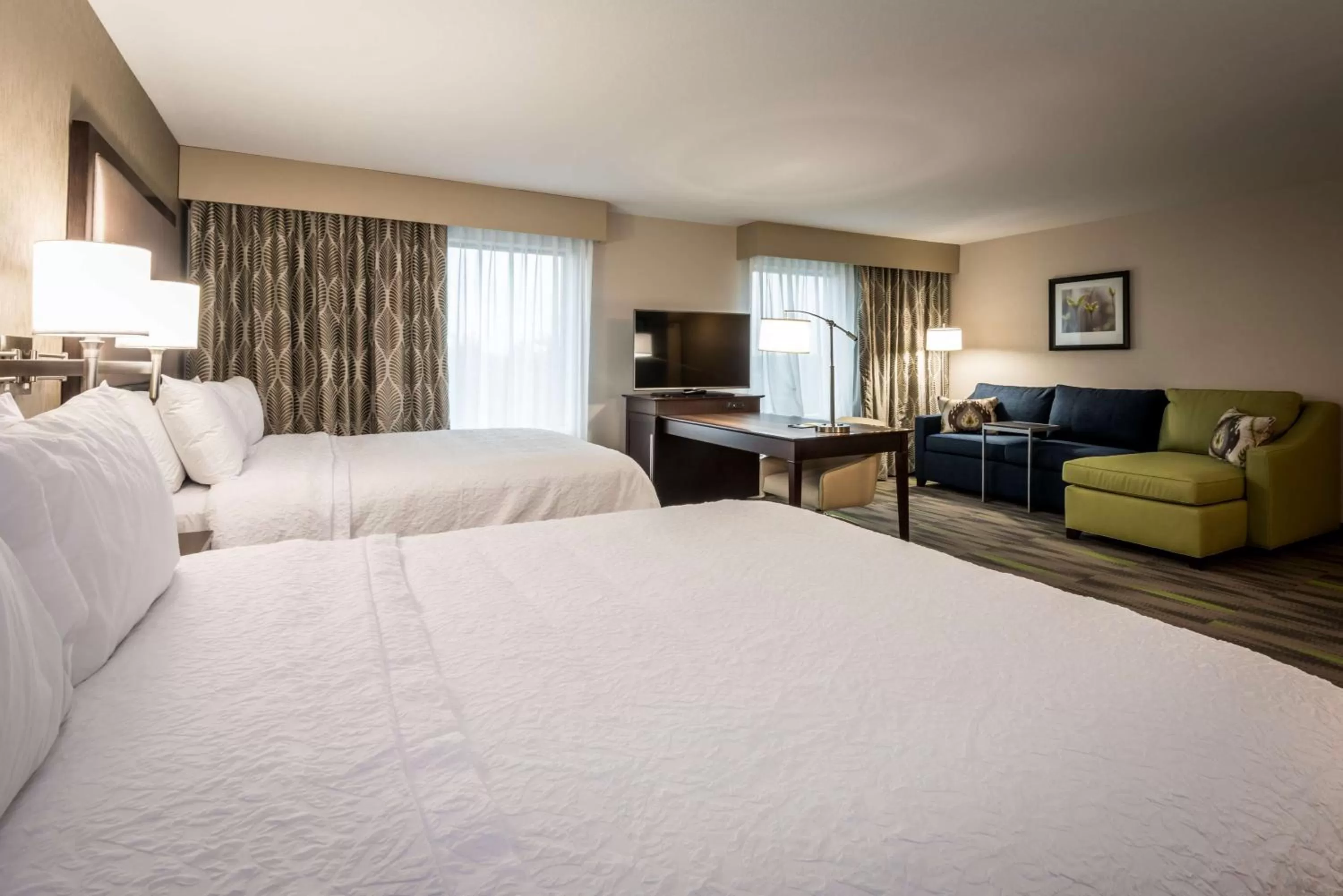 Bed in Hampton Inn & Suites By Hilton Hammond, In