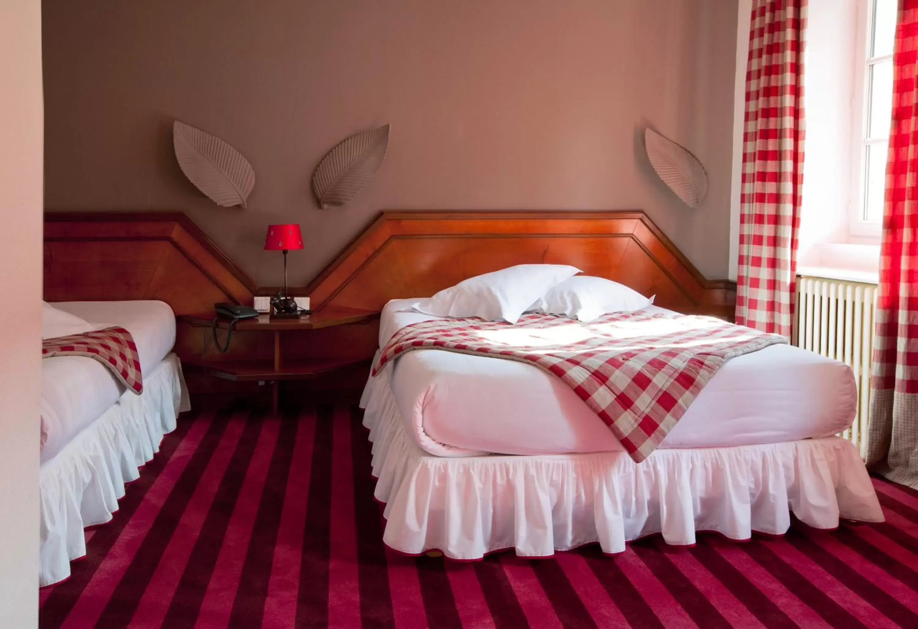 Bed in Hotel Suisse