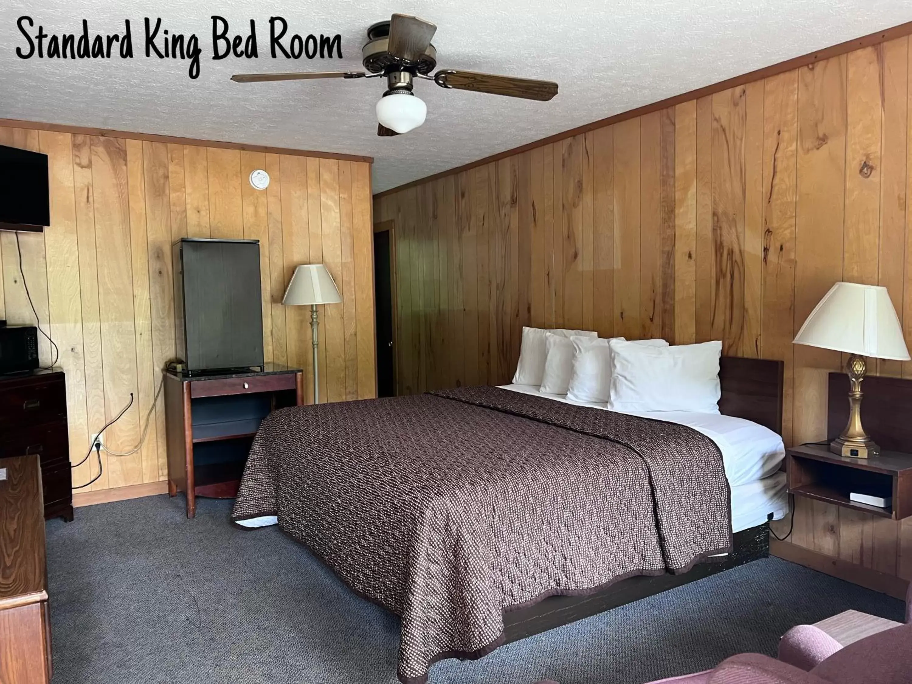 Bed in Stony Creek Motel