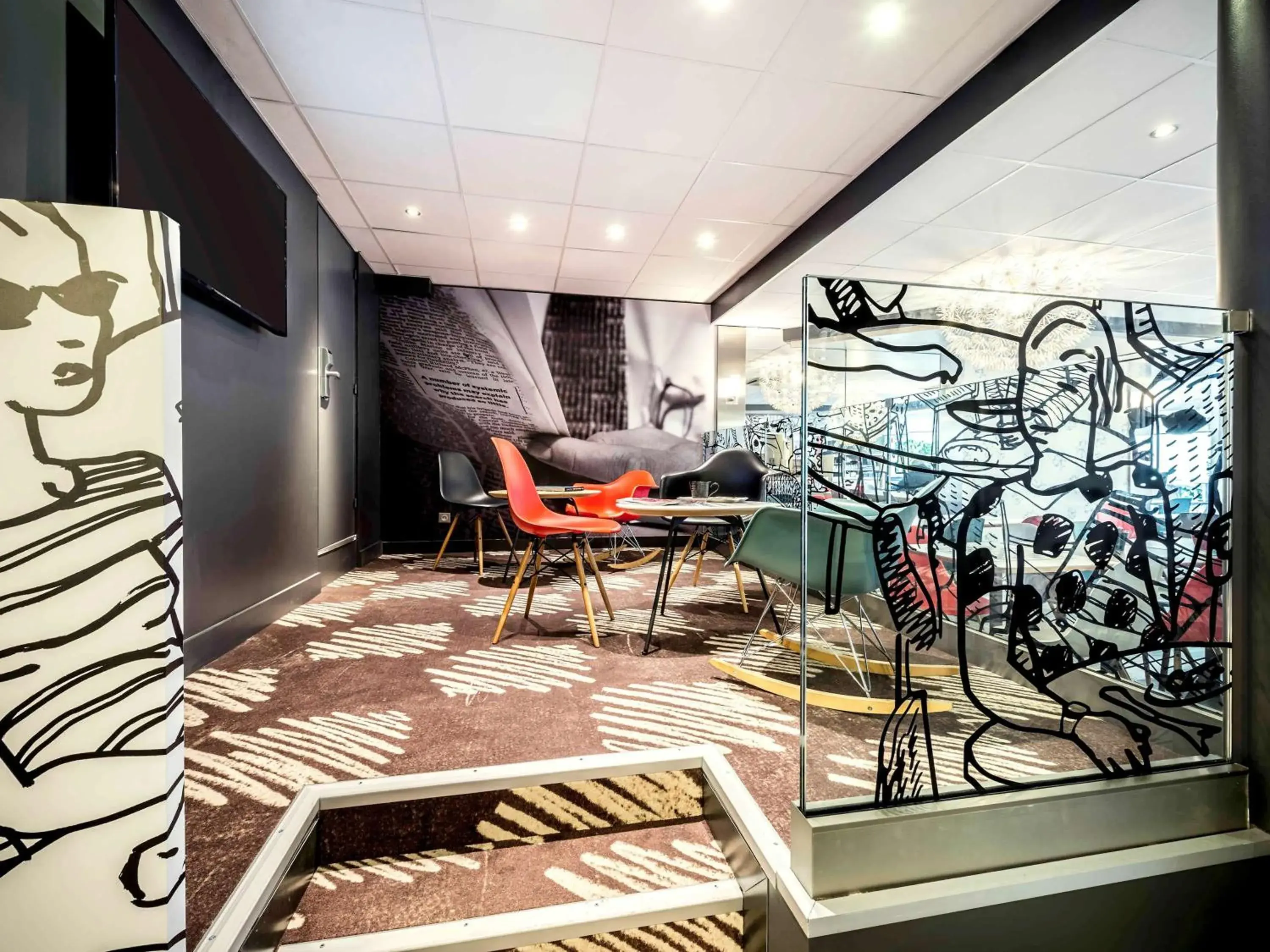 Lounge or bar in ibis Paris Vanves Parc des Expositions Lounge or bar in ibis Paris Vanves Parc des Expositions