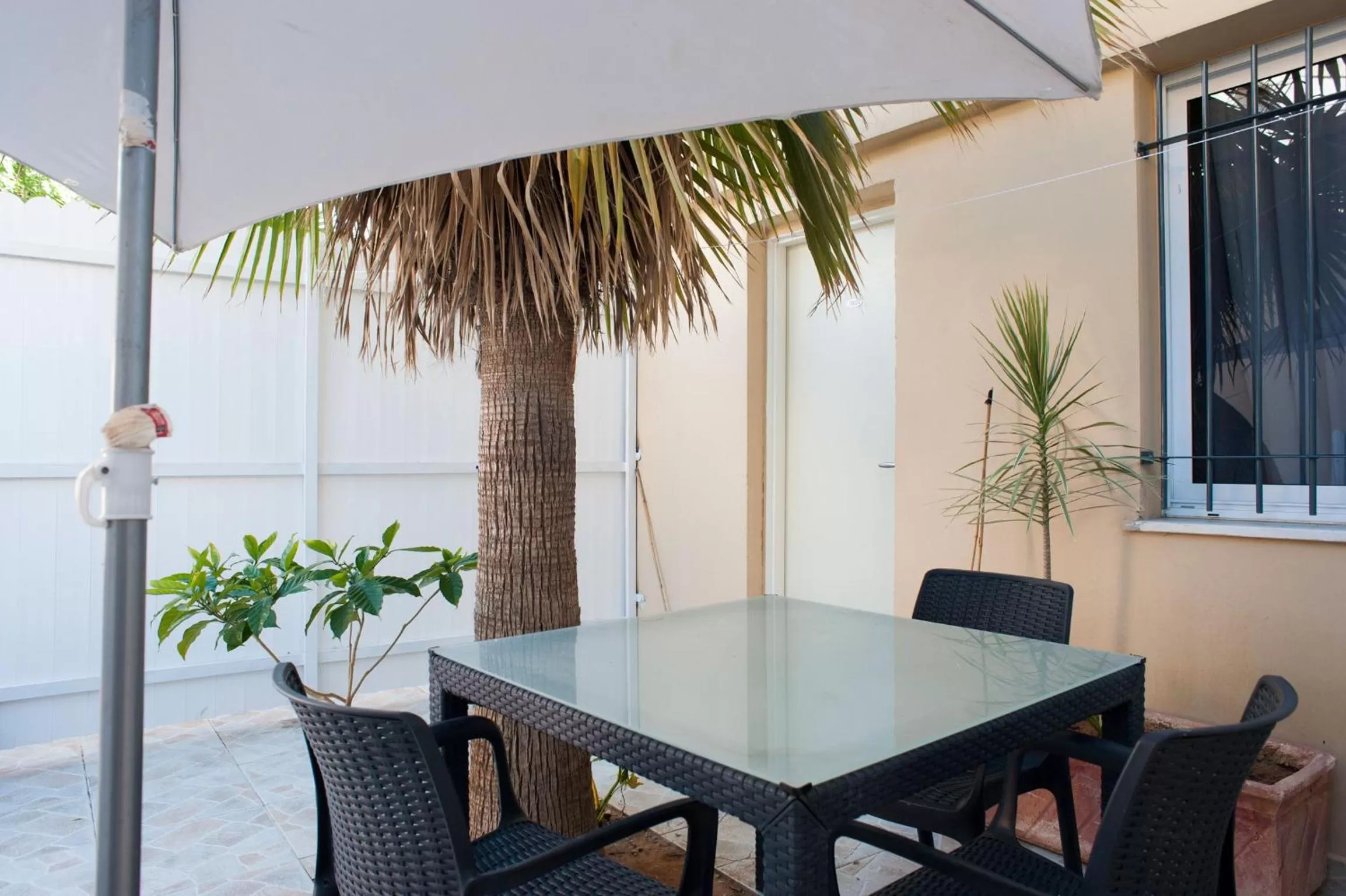 Patio in Geula Suites BY RAPHAEL HOTELS