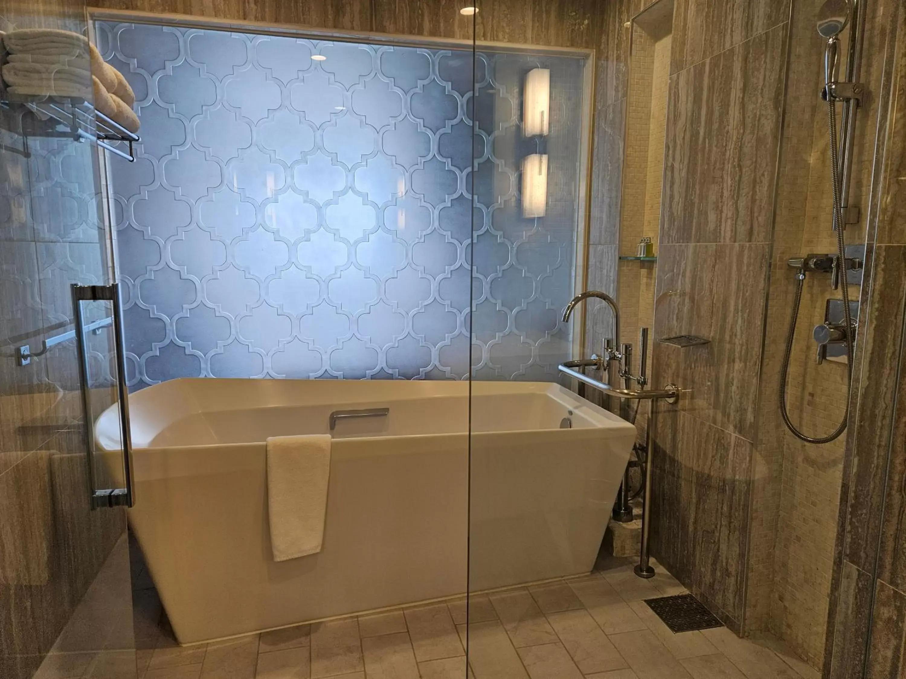 Bath, Bathroom in LeoPalace Resort Guam
