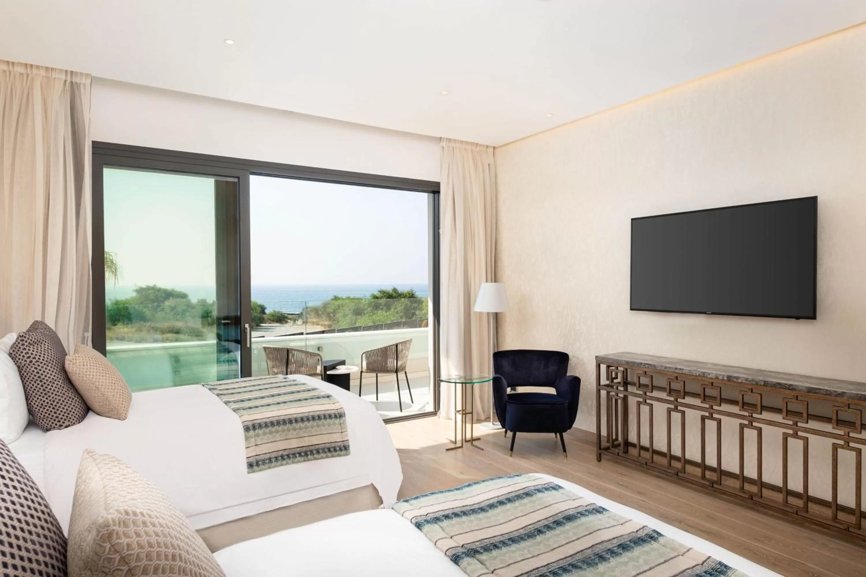 Swimming pool, Bed in Parklane, a Luxury Collection Resort & Spa, Limassol