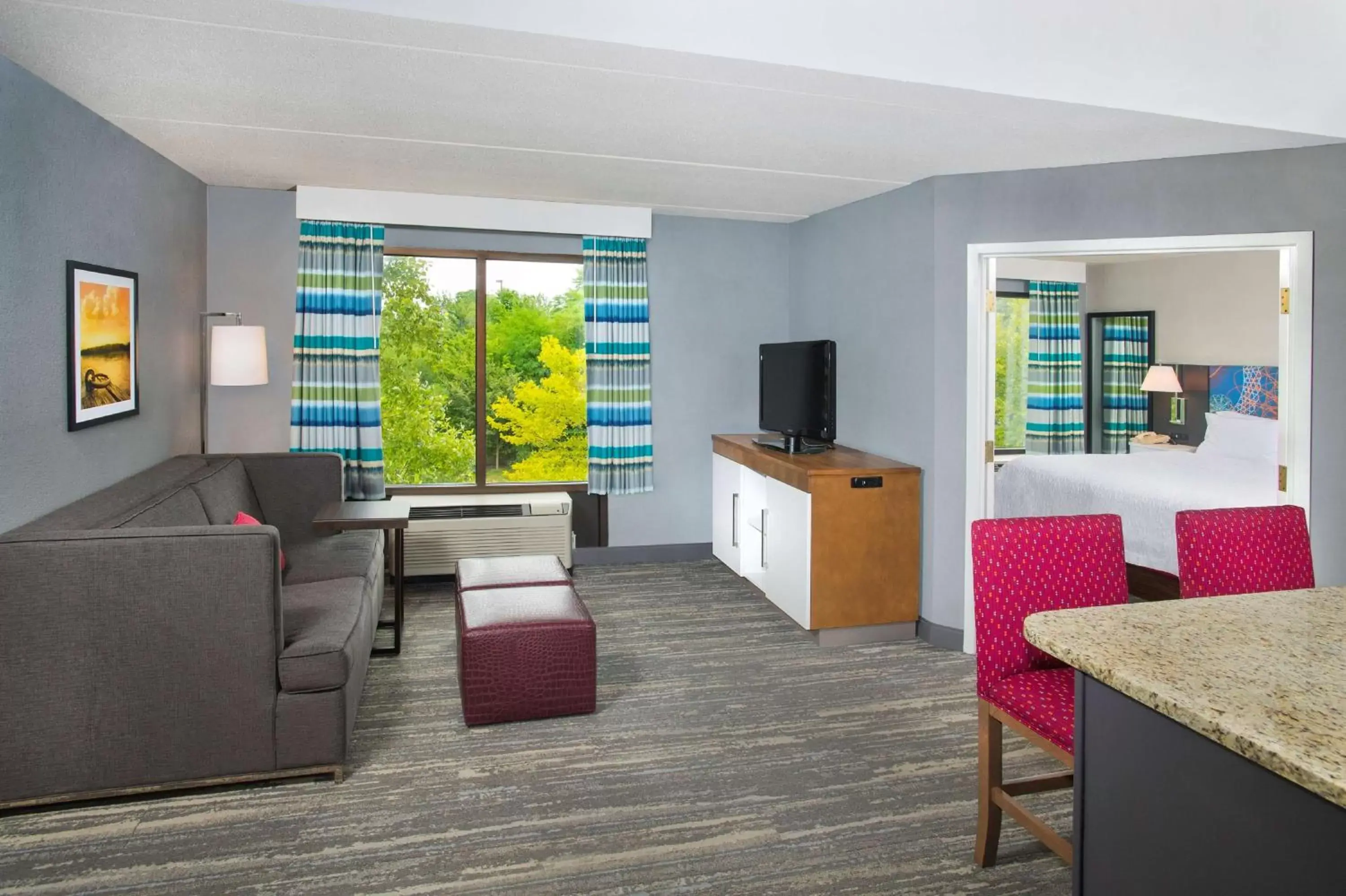 Bedroom, Seating Area in Hampton Inn & Suites Annapolis