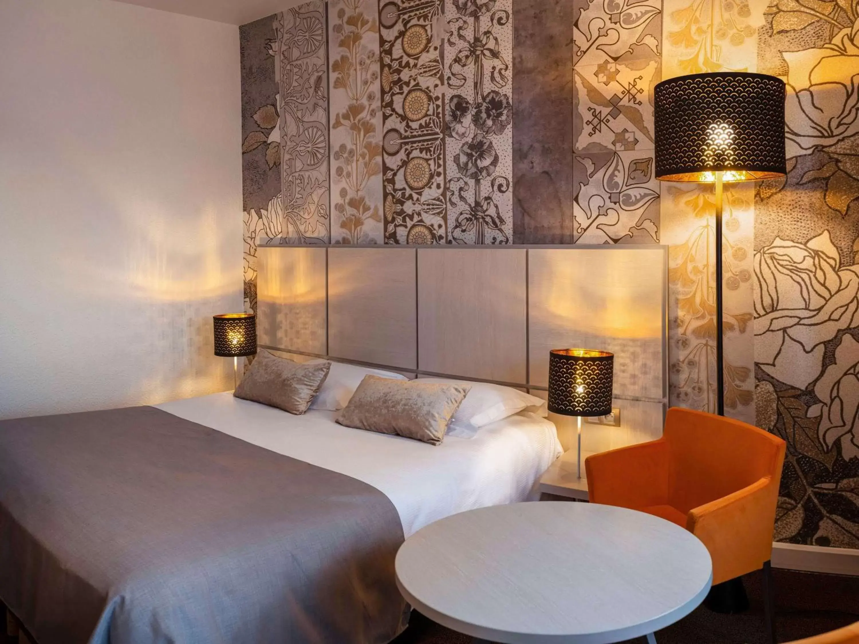 Bedroom, Bed in Mercure Bourg En Bresse