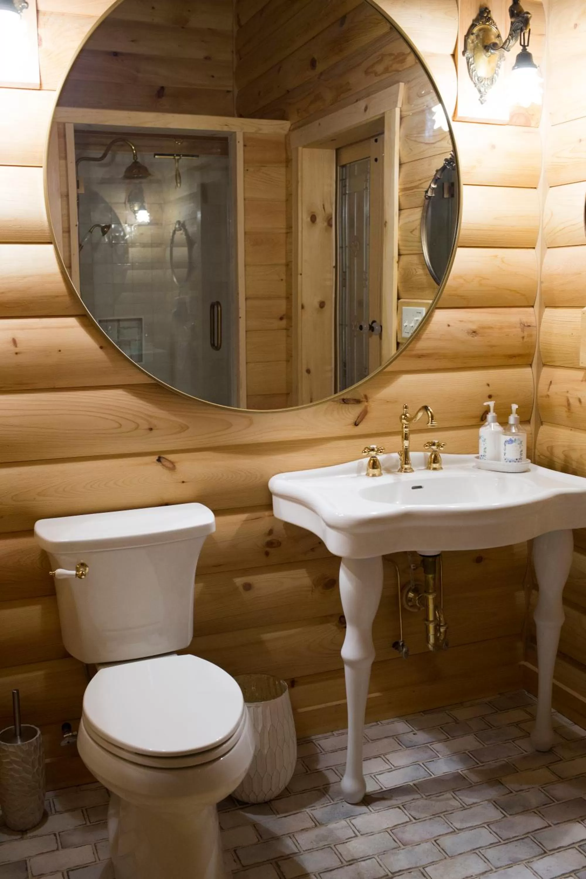 Bathroom in Log Country Inn Bed and Breakfast of Ithaca