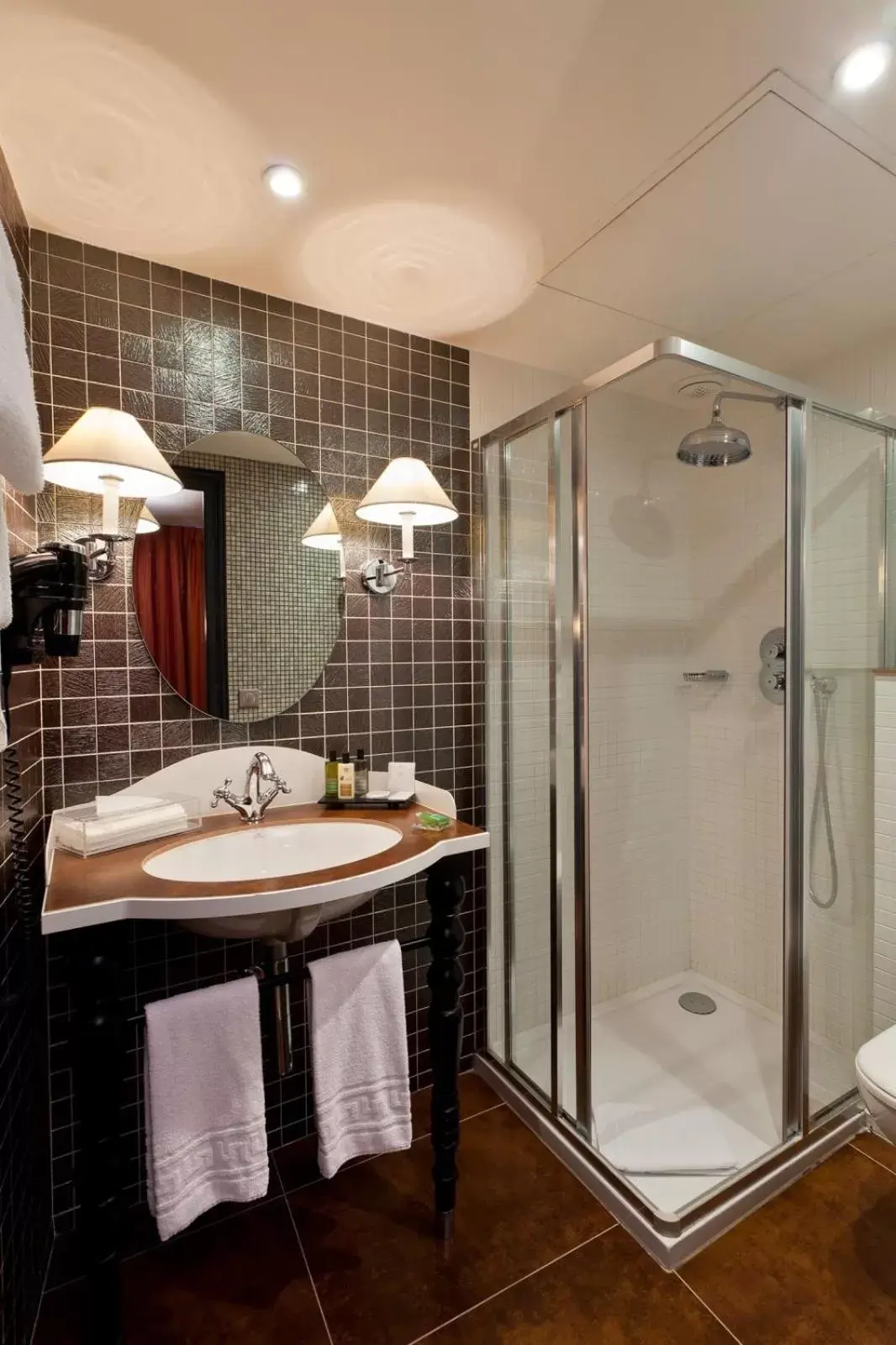 Bathroom in Hotel Fontaines du Luxembourg