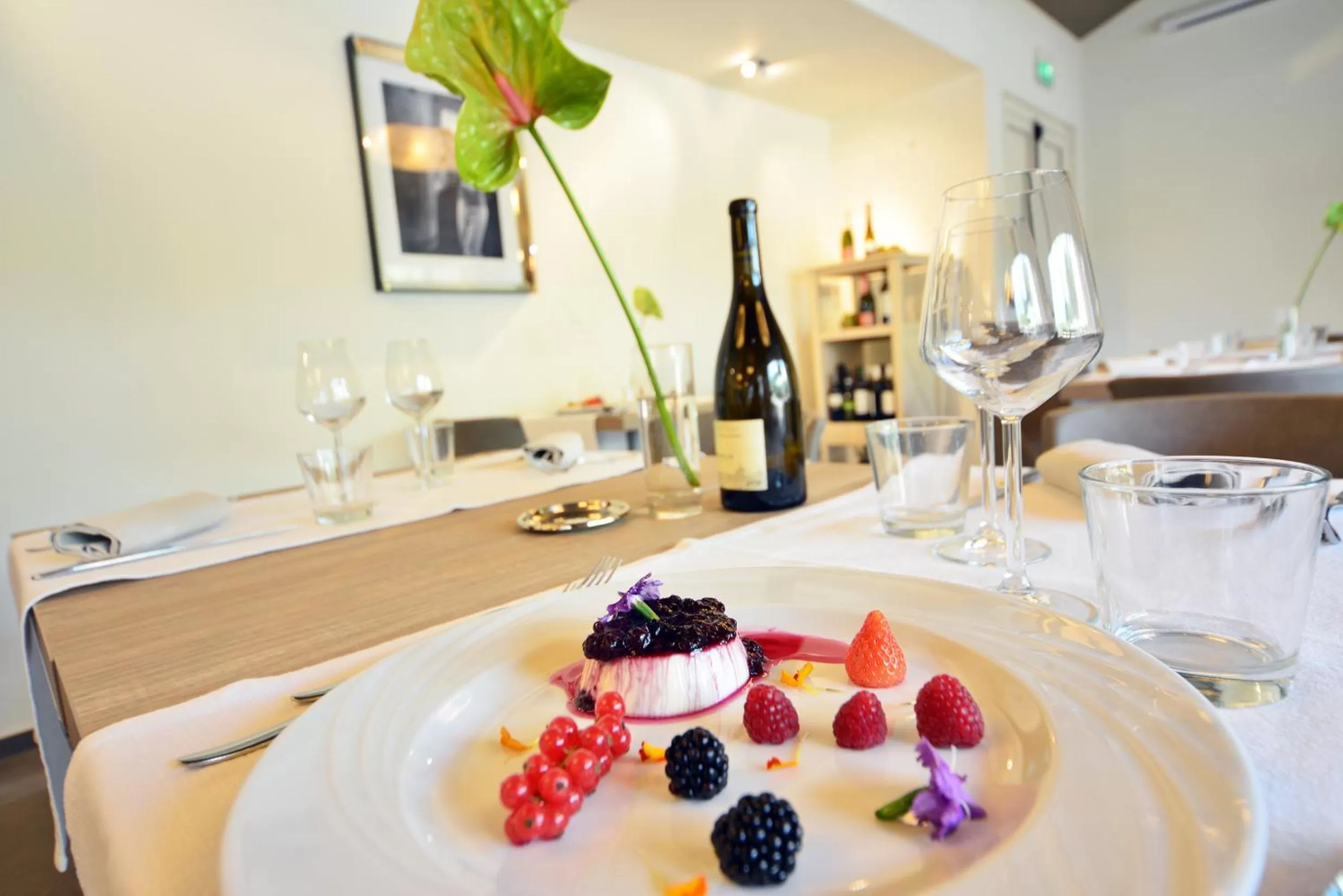 Restaurant/places to eat in Hotel De La Ville