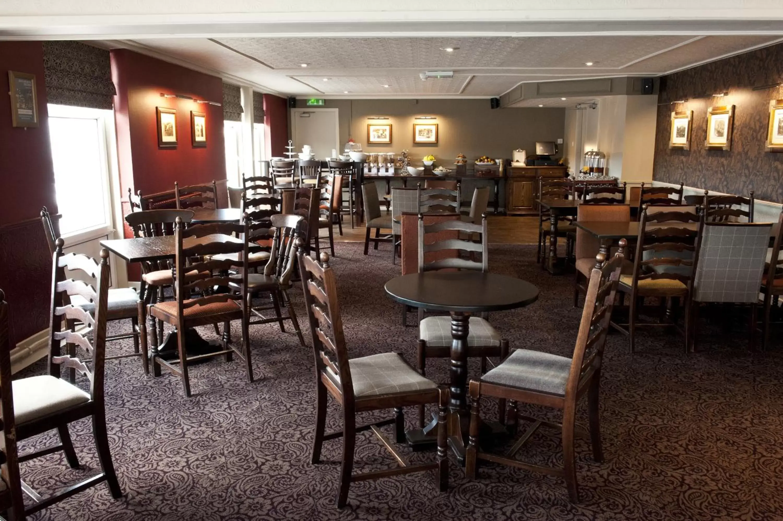 Lounge or bar, Restaurant/Places to Eat in The Crown Inn