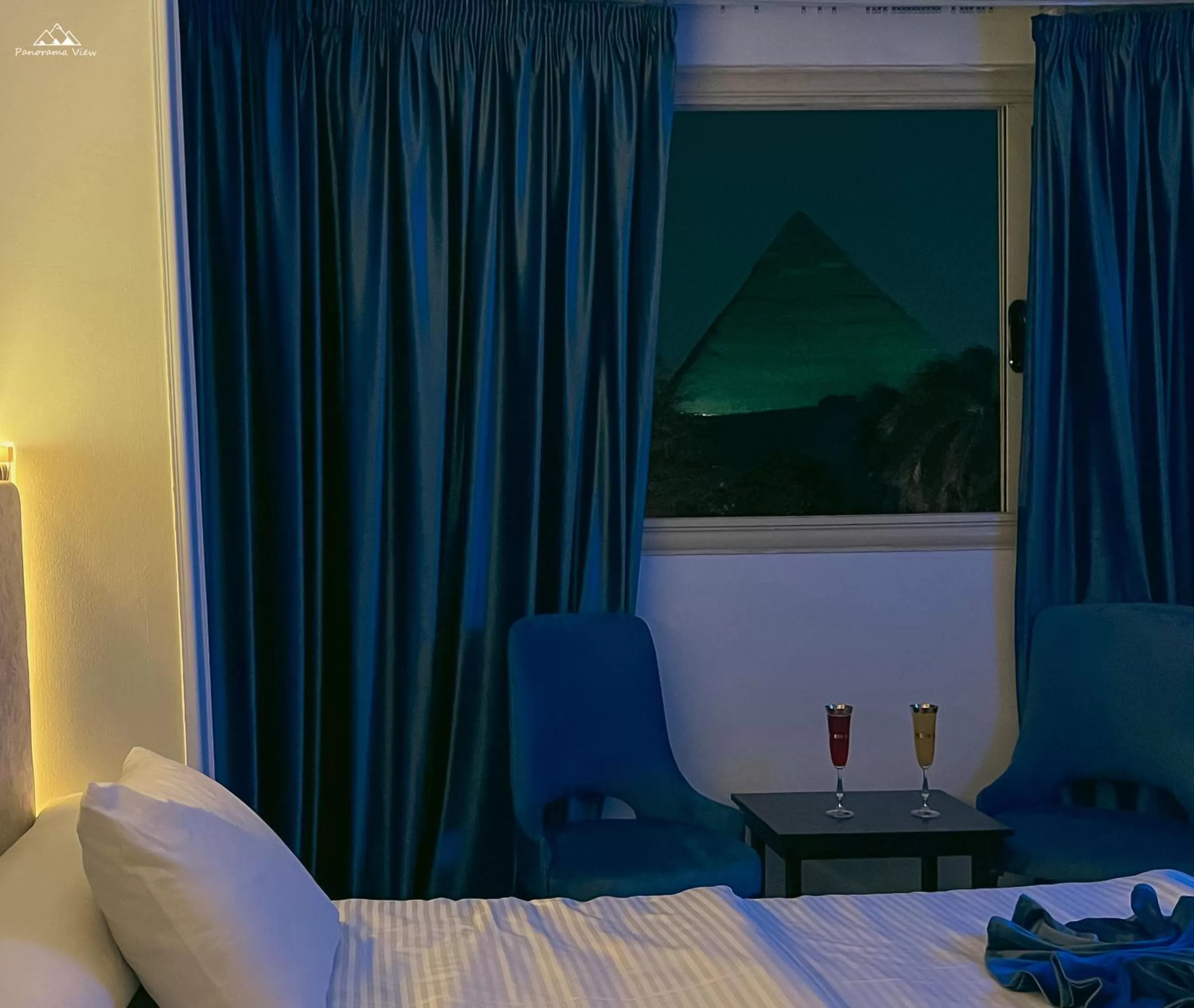 Bed in PANORAMA view pyramids